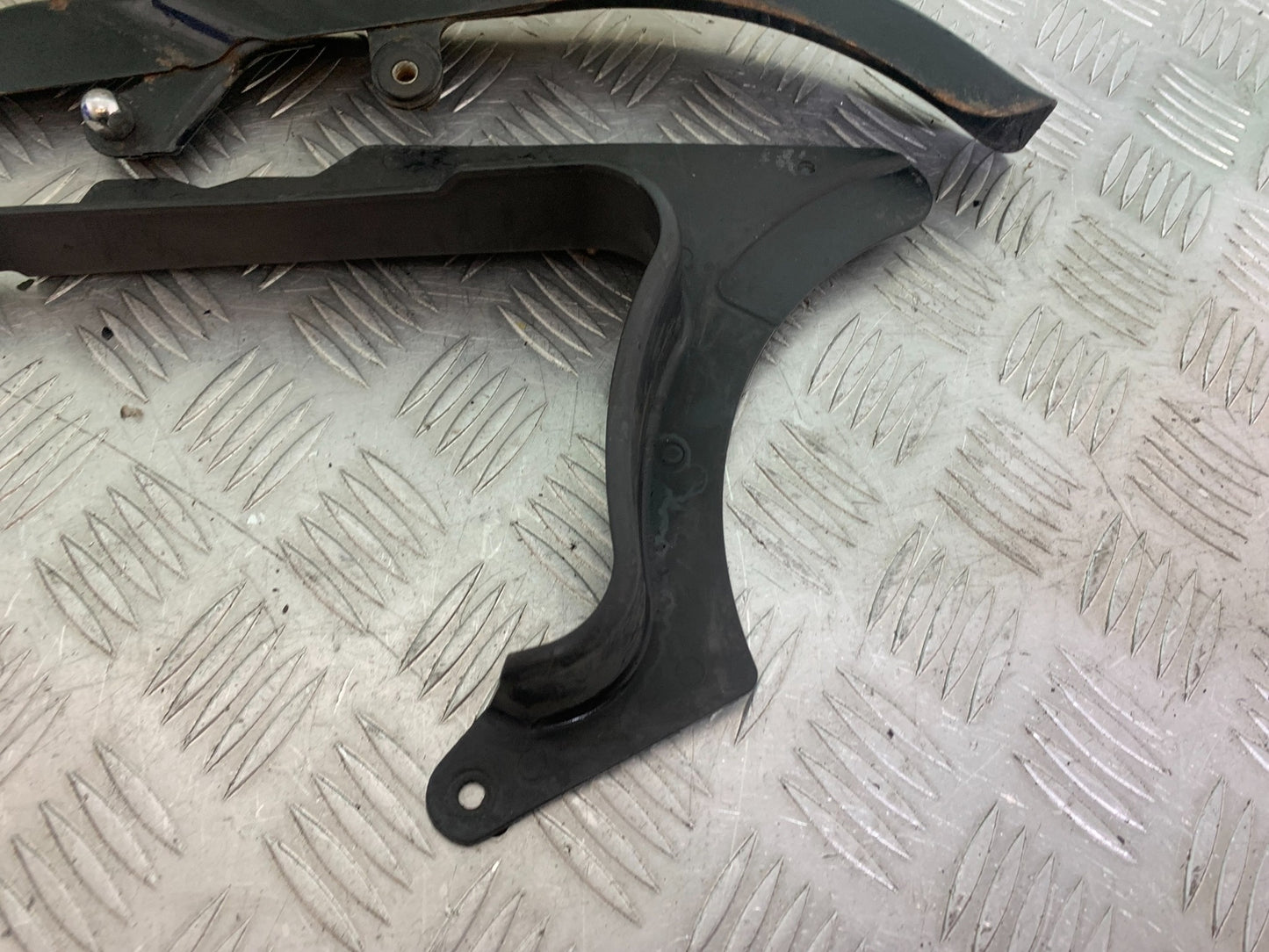 HARLEY DAVIDSON FXS BLACKLINE 1585 CHAIN GUARD   YEAR 2012 (CMB1147)