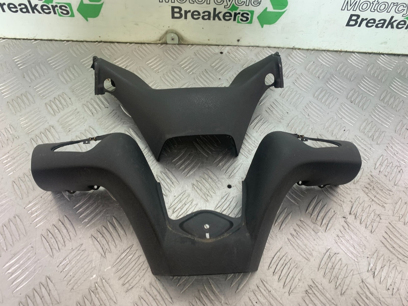 PIAGGIO MP3 250 ie HANDLEBAR COVERS   YEAR 2007 (CMB1307)