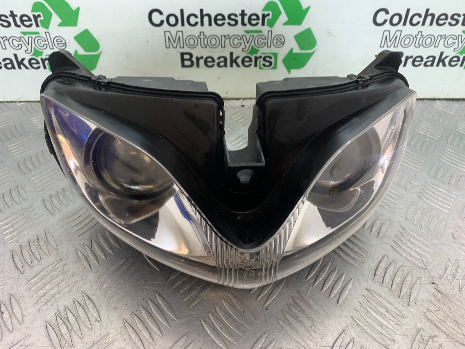 SUZUKI GSF600 GSF 600 BANDIT HEADLIGHT   2000-2004 (CMB1269)