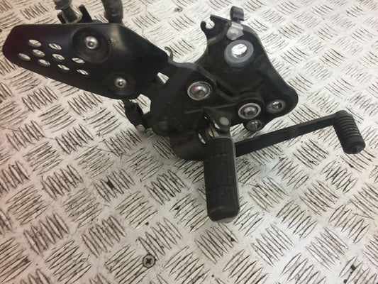 YAMAHA MT07 MT-07 FRONT RIGHT HANGER  YEAR 2014-2018 (STOCK 704)