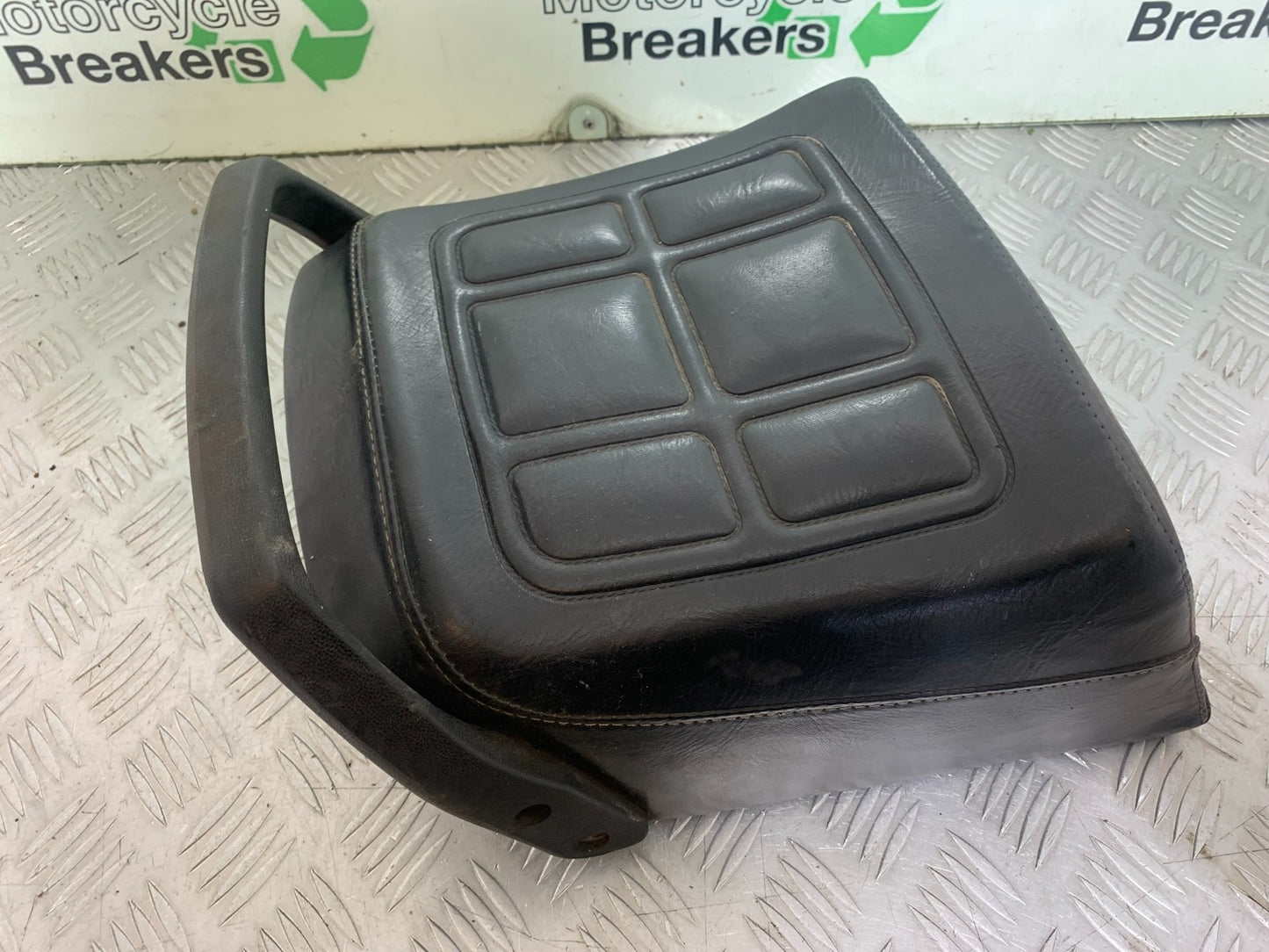 HONDA GL500 GL 500 SILVERWING REAR SEAT AND GRAB RAIL  YEAR 1981-82  (CMB1168)