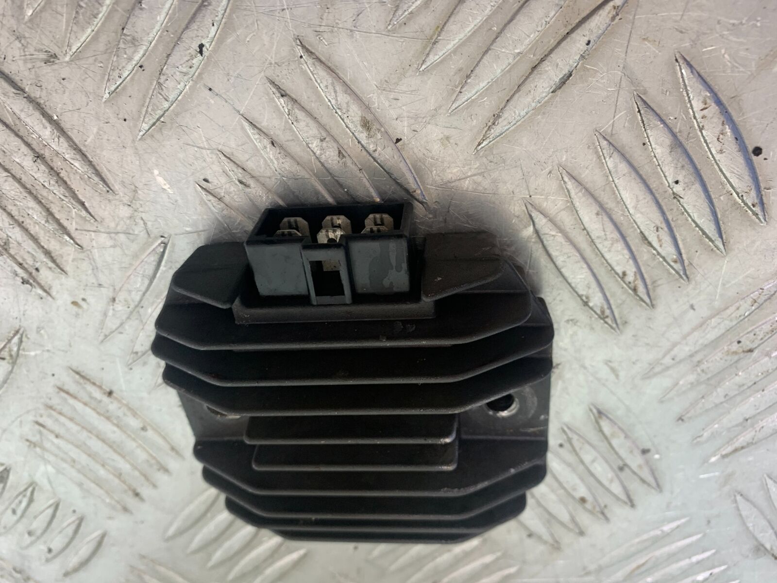 KAWASAKI Z750 ZR750 ZR-7S REGULATOR   YEAR 1999-05 (CMB1135)