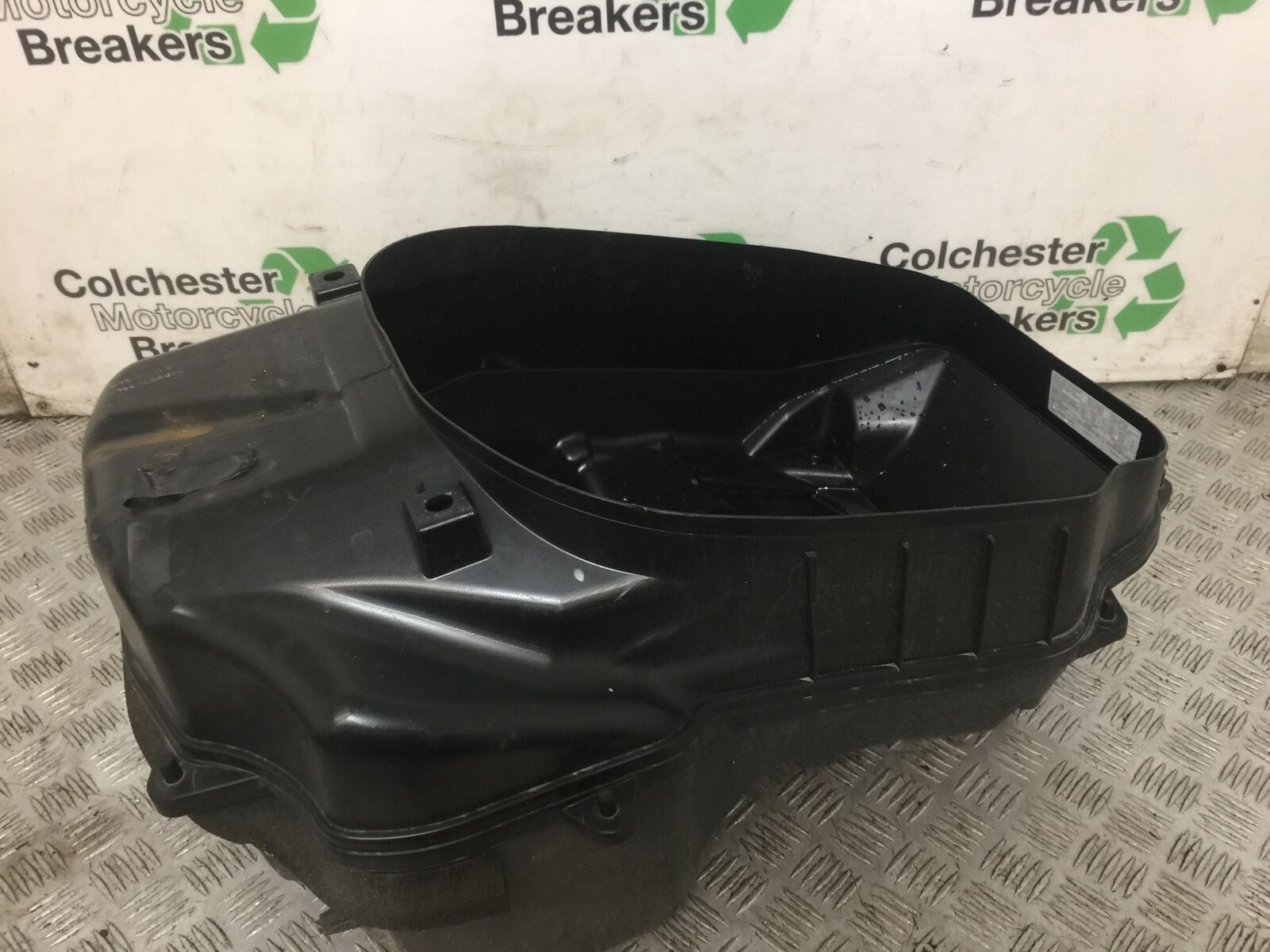 SUZUKI 650 BURGMAN BOOT  YEAR 2014-2018 (STOCK 769)