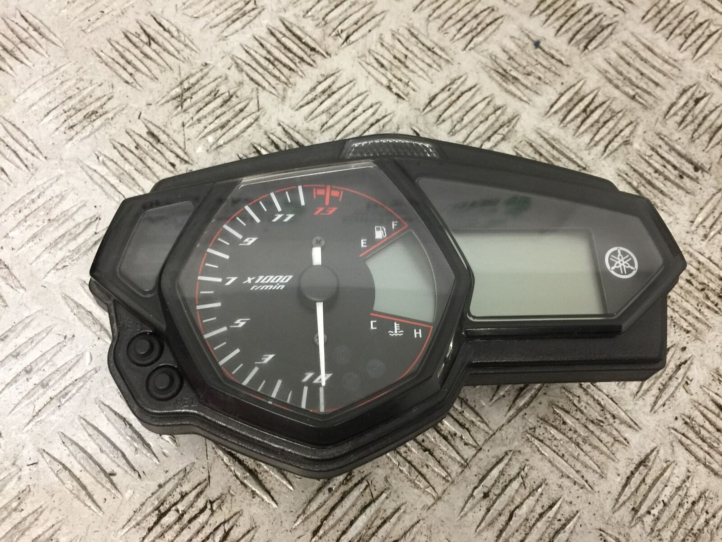 YAMAHA MT03 CLOCKS SPEEDO DASH (DONE 961 MILES)   YEAR 2018  (STOCK 801)