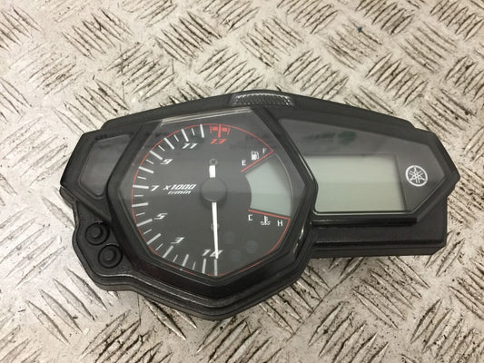 YAMAHA MT03 CLOCKS SPEEDO DASH (DONE 961 MILES)   YEAR 2018  (STOCK 801)