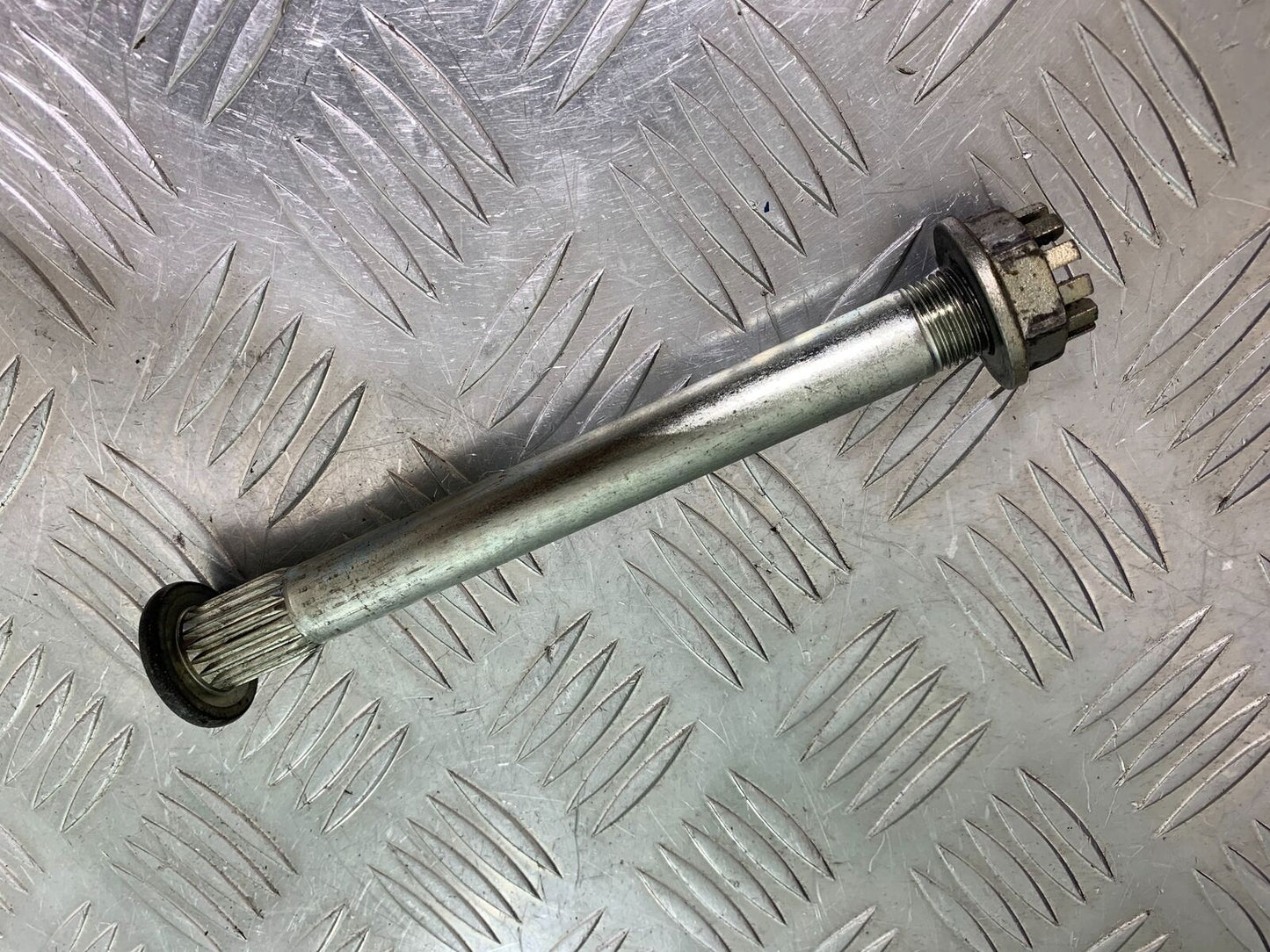 HONDA NTV 650 REVERE REAR WHEEL SPINDLE YEAR 1988-1996  (CMB1025))