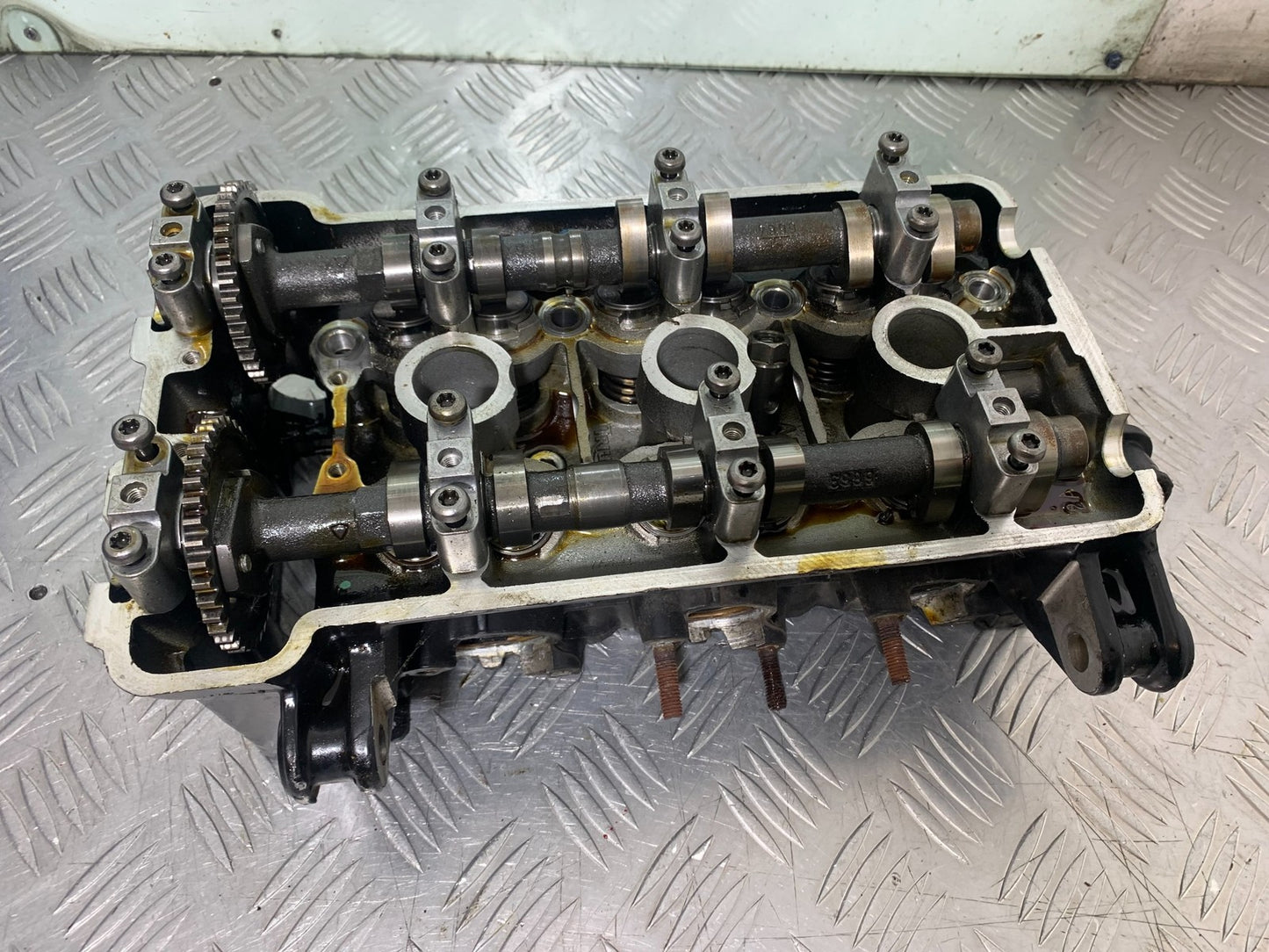 TRIUMPH 955I SPRINT RS CYLINDER HEAD AND CAMS   YEAR 1999-04