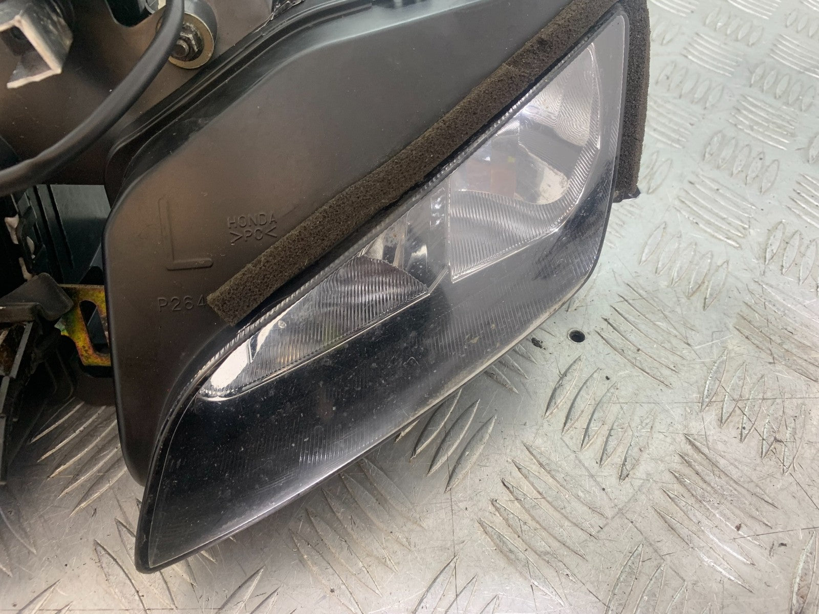 HONDA CBR600 CBR 600 RR HEADLIGHT    YEAR 2003-2004 CMB1173)