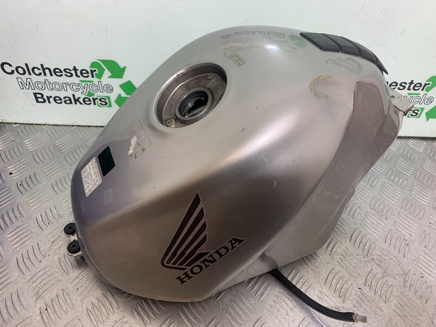HONDA VFR800 PRE V-TEC PETROL TANK   YEAR 1998-2001 (CMB1233)