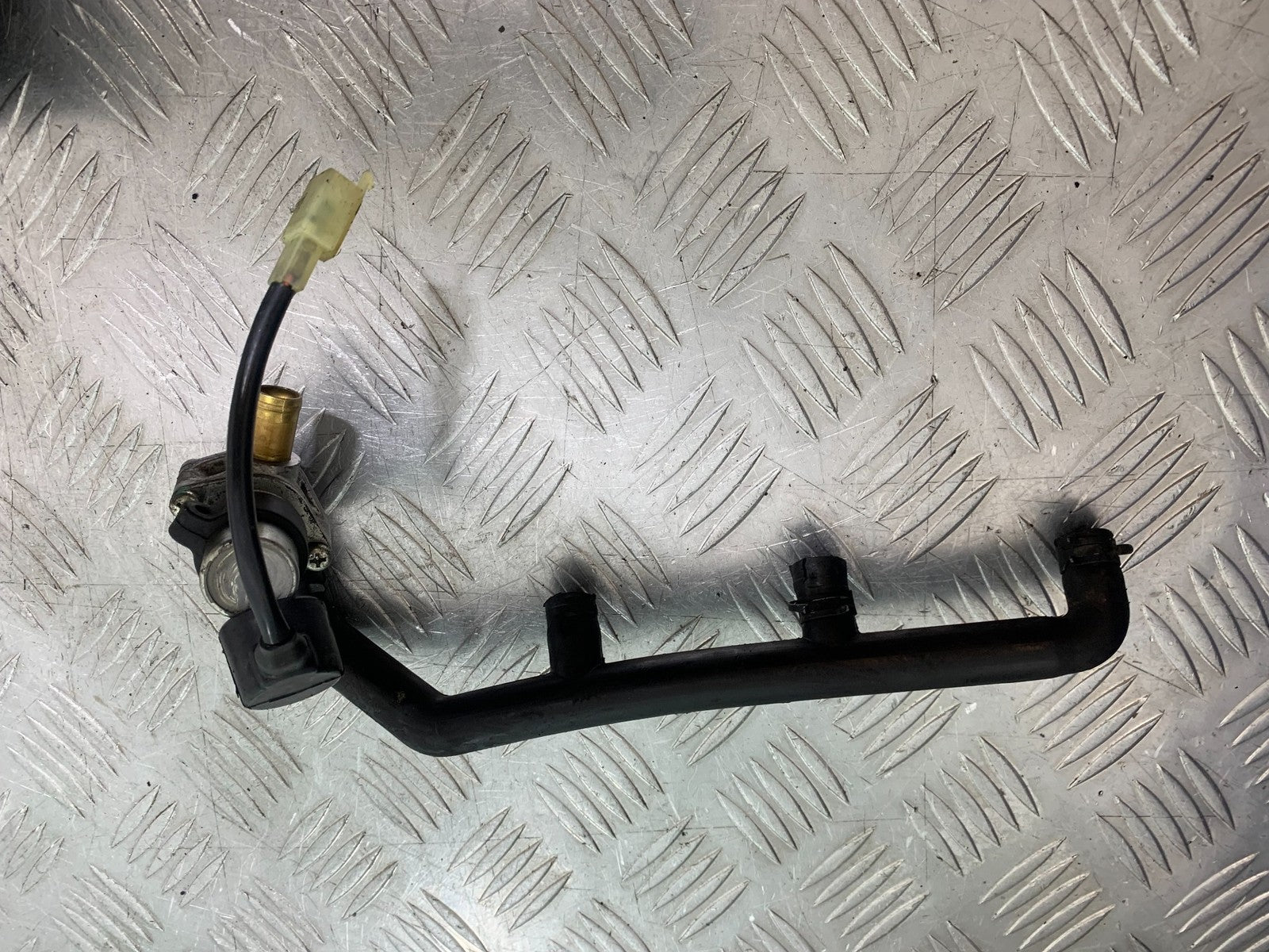 TRIUMPH 1050 SPRINT ST AIR VALVE  2003-2011 (CMB1285)