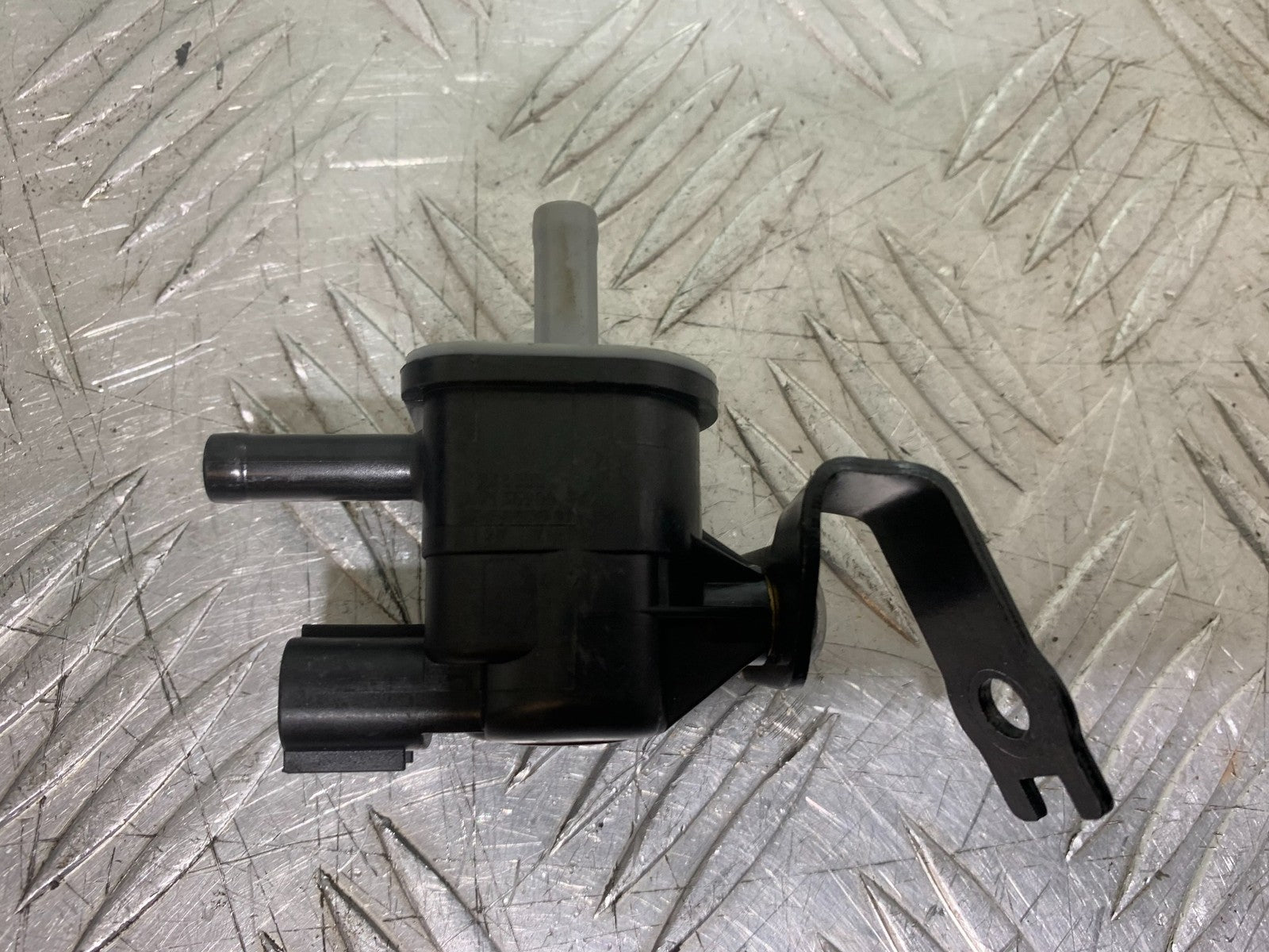 TRIUMPH TRIDENT 660 AIR VALVE YEAR 2021-2024 (CMB1295)