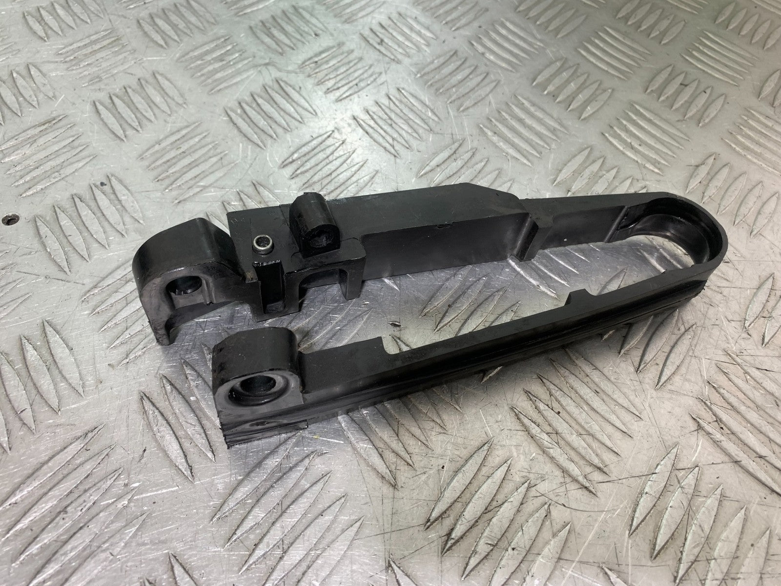 KTM DUKE 390 CHAIN GUIDE YEAR 2017- 2023 (CMB1314)