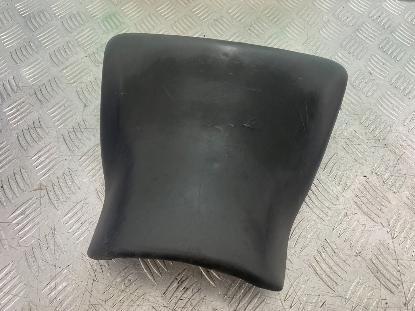KAWASAKI Z750 Z 750 FRONT SEAT   YEAR 2004-2006  (CMB1234)