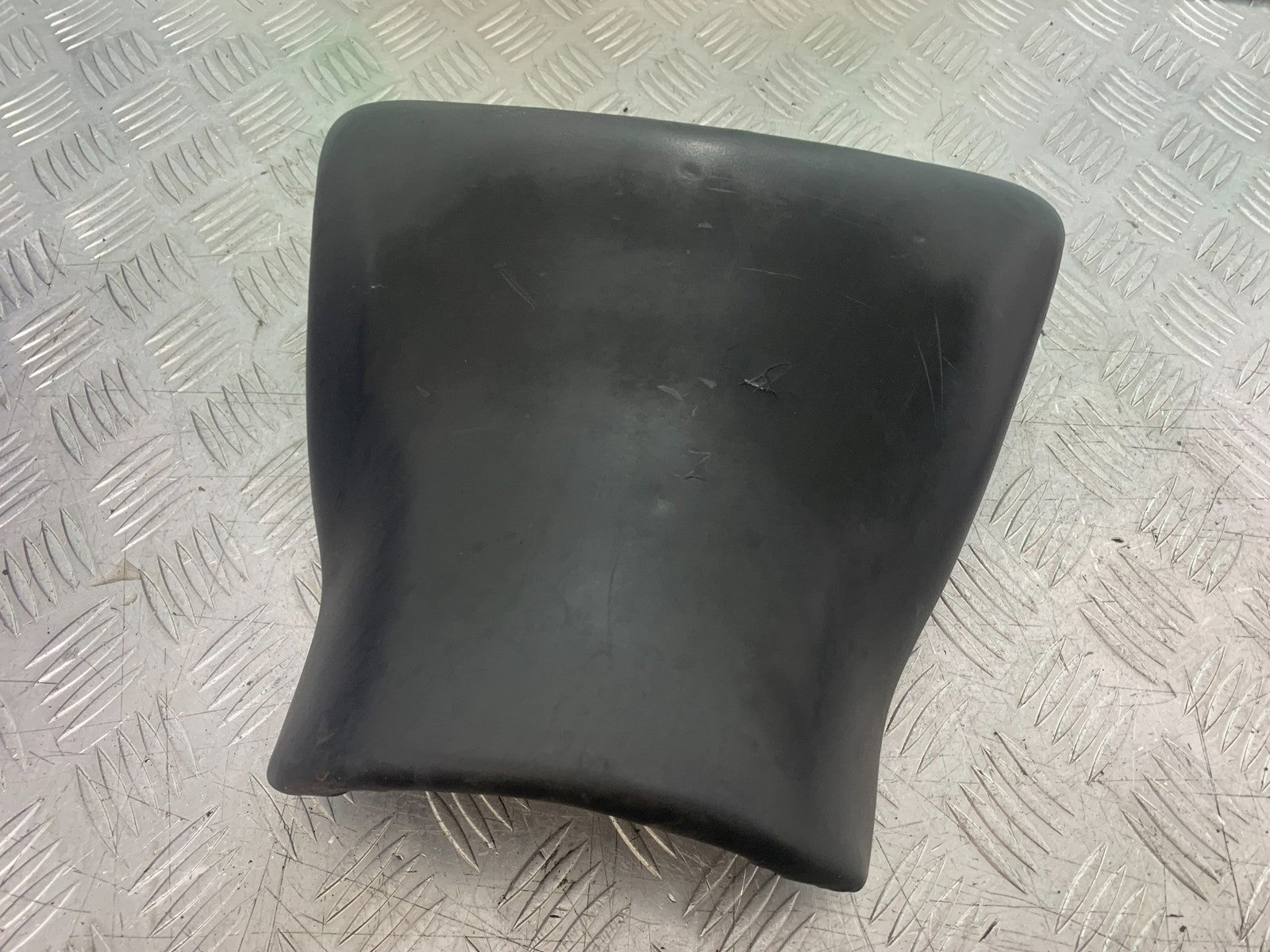 KAWASAKI Z750 Z 750 FRONT SEAT   YEAR 2004-2006  (CMB1234)