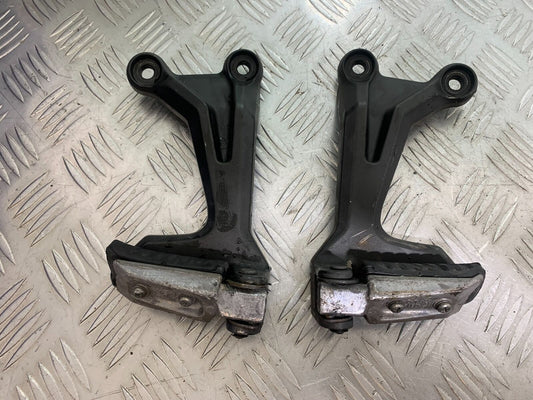 KAWASAKI Z650 ER650 KNFAN REAR HANGERS AND PEGS  YEAR 2022-2024 (CMB1112)