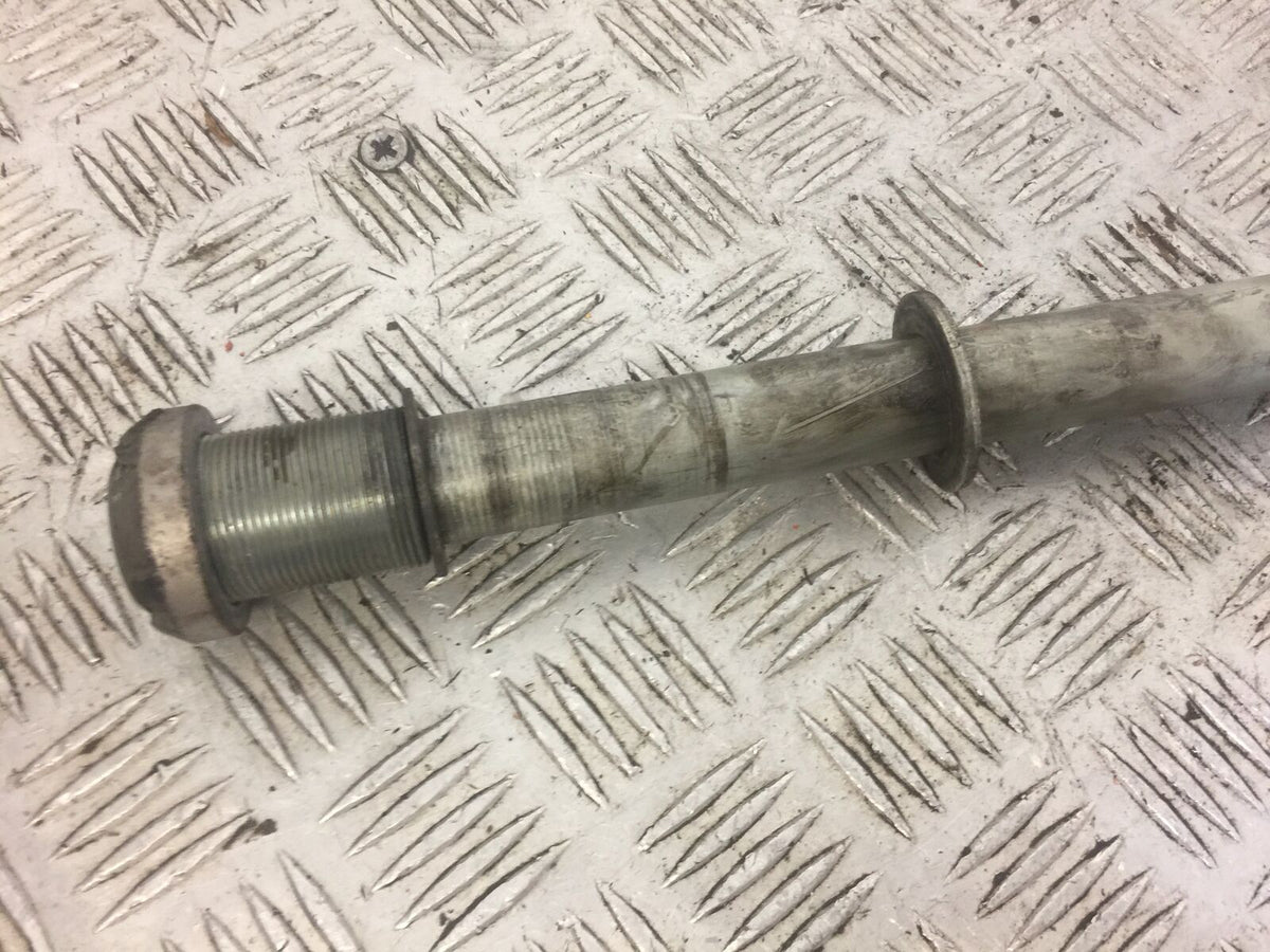SUZUKI GSXR600 GSXR 600 K4 K5 SWINGARM SPINDLE  2004 05 (STOCK 552)