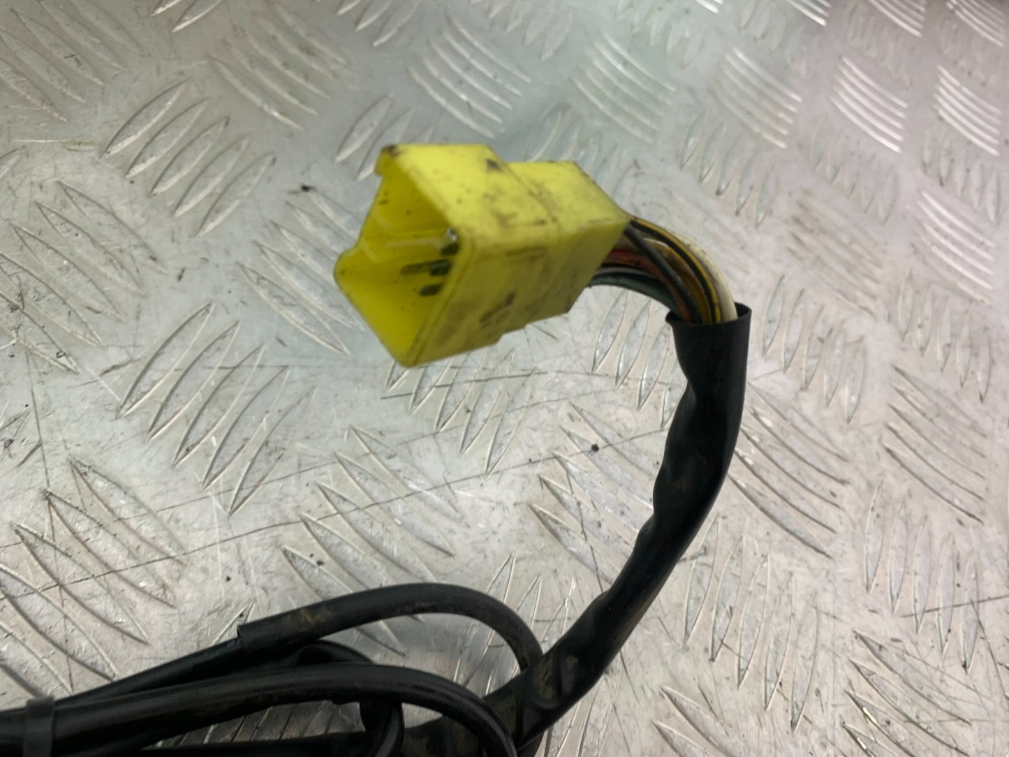 SUZUKI GSF600 GSF 600 BANDIT LEFT SWITCH GEAR   2000-2004 (CMB1269)