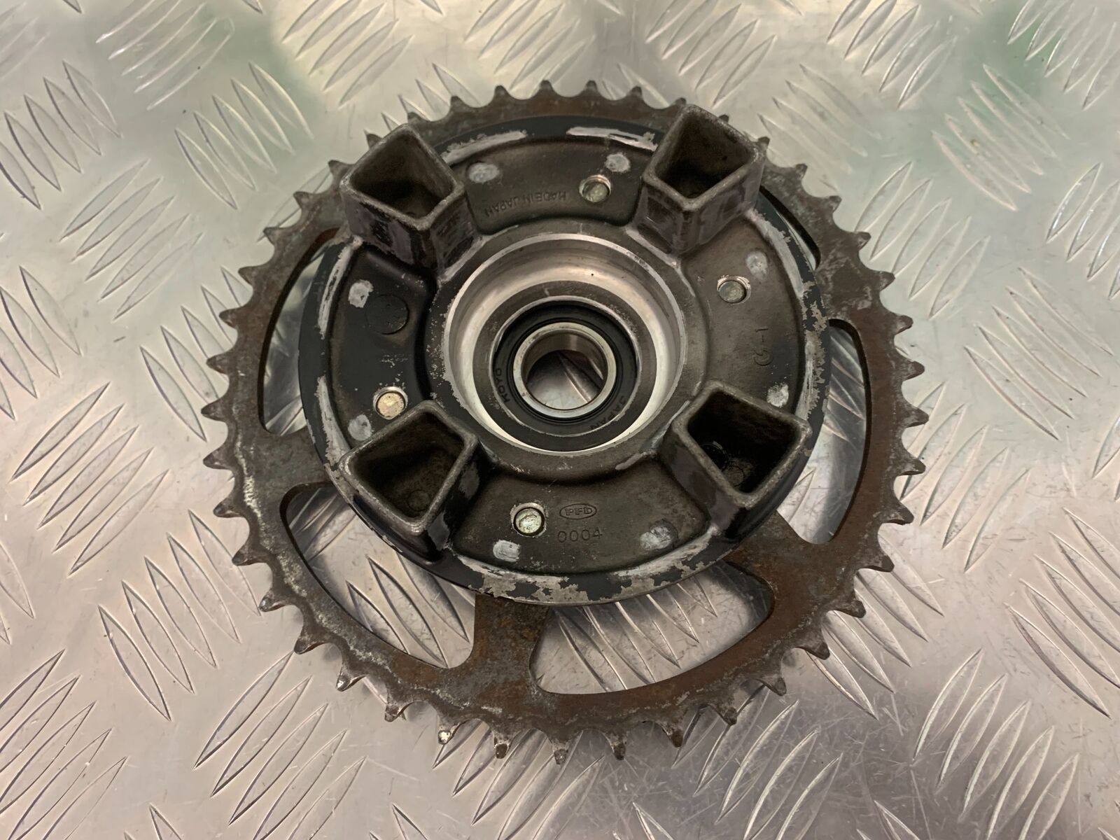 KAWASAKI Z750 Z 750 REAR SPROCKET CARRIER   YEAR 2004-2006  (STOCK 963)