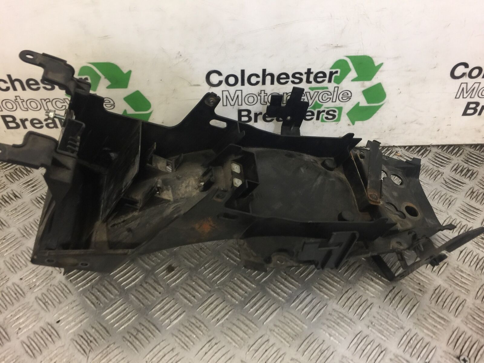 YAMAHA XJ6 XJ6-S DIVERSION UNDERTRAY  YEAR 2009-2016 (STOCK 424)