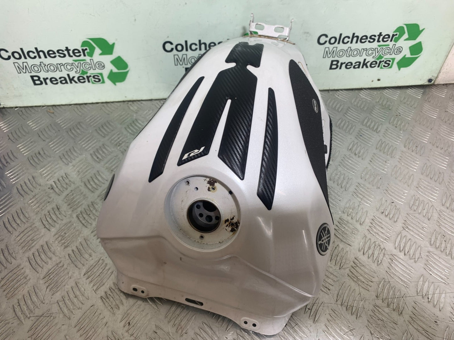 YAMAHA YZF R1 14 B BIG BANG PETROL TANK   2009-14 (CMB1175)