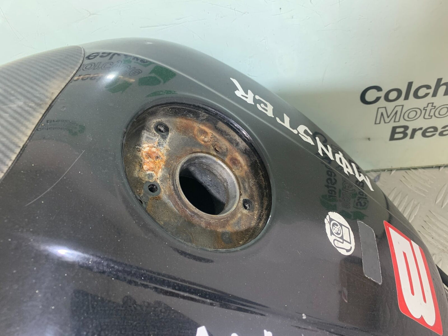 YAMAHA YZF600 YZF 600 THUNDERCAT PETROL TANK 1996-2003 (CMB1134)