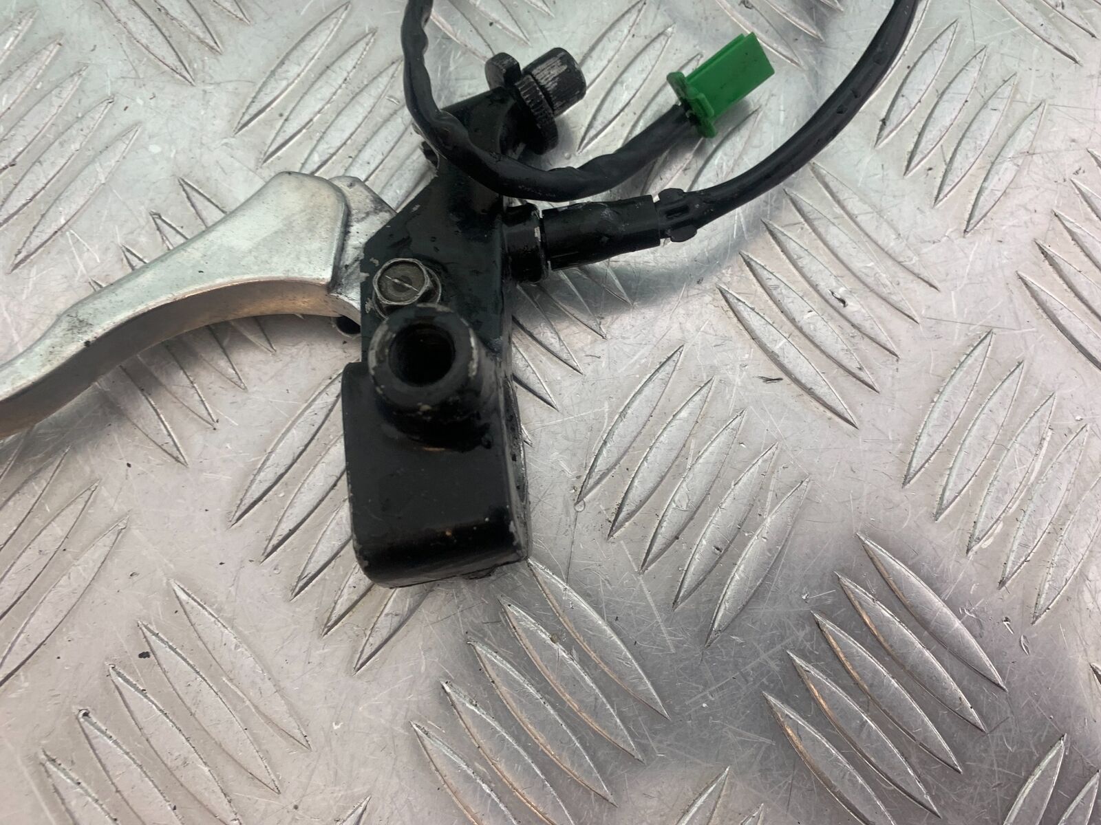 YAMAHA XV535 XV 535 VIRAGO CLUTCH LEVER AND BRACKET   YEAR 1994-02 (CMB1044)