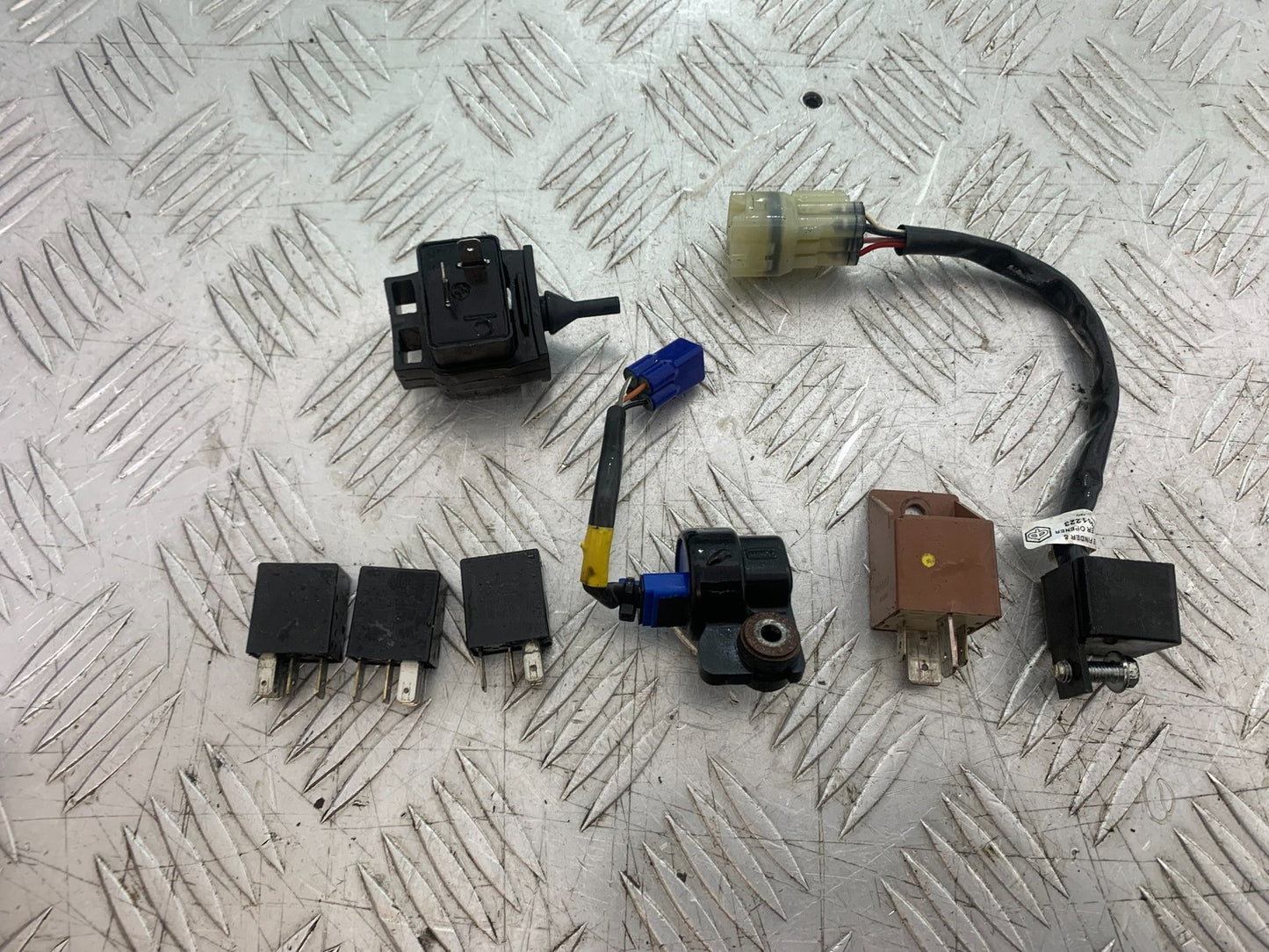 PIAGGIO VESPA GTS 125 RELAYS YEAR 2009-2014  (CMB1261)