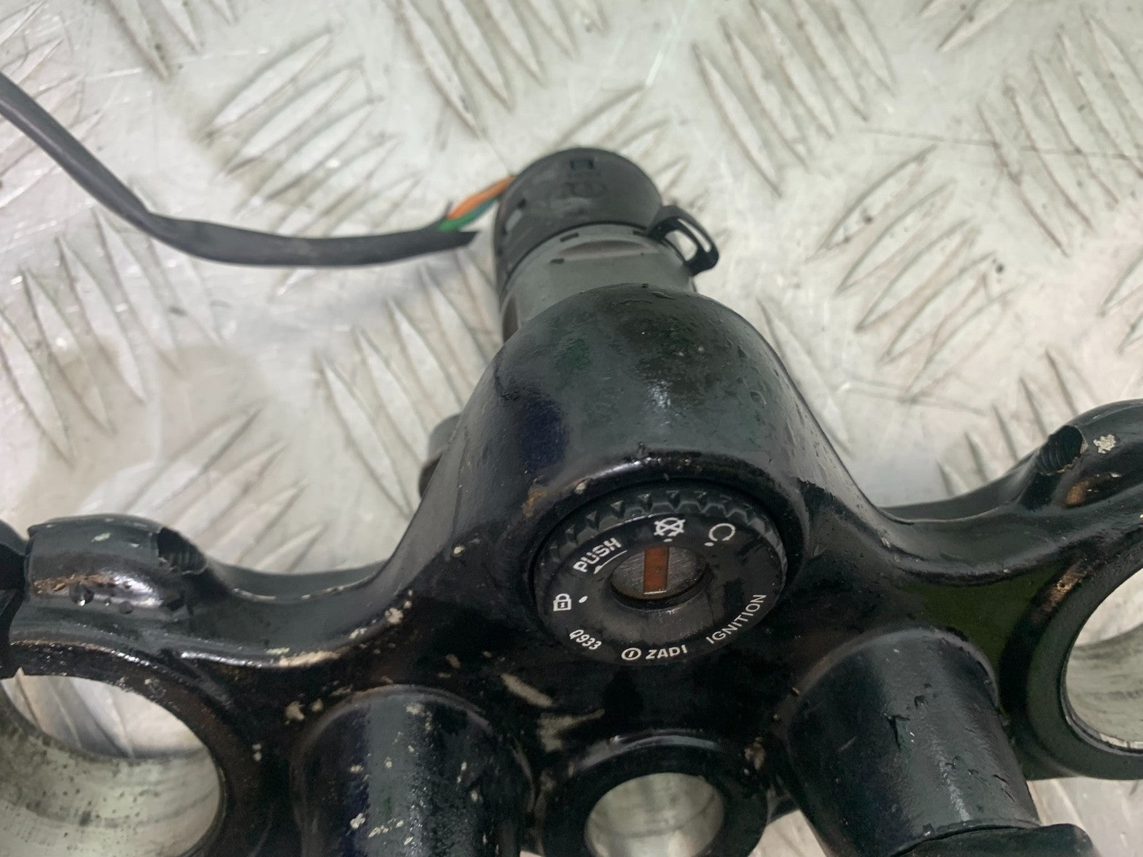 APRILIA 650 PAGASO STRADA LOCKS KEYS TOP YOKE   YEAR 2005-2010 (CMB1260)