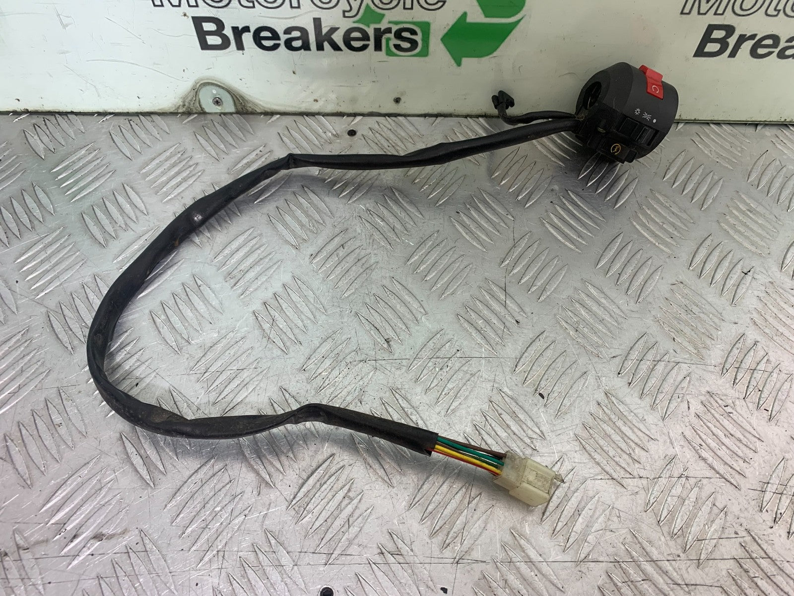 PIONEER NEVADA XF125 RIGHT SWITCH GEAR   YEAR 2009 (CMB1214)