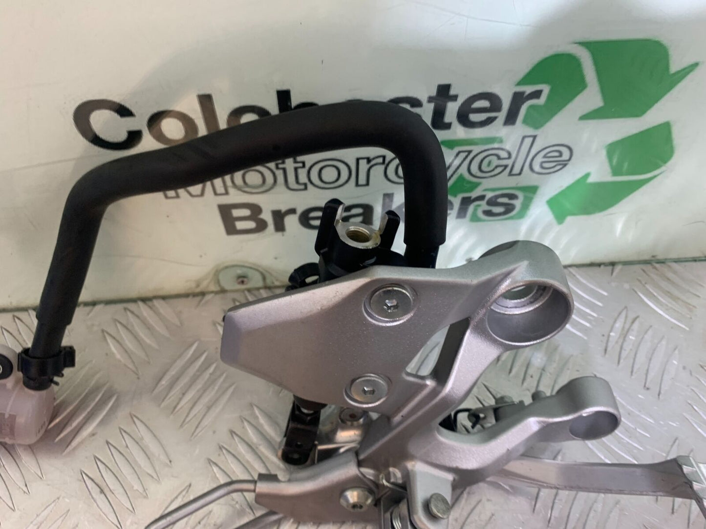 YAMAHA XSR900 XSR 900 FRONT RIGHT HANGER YEAR 2021-2022 (CMB1073)