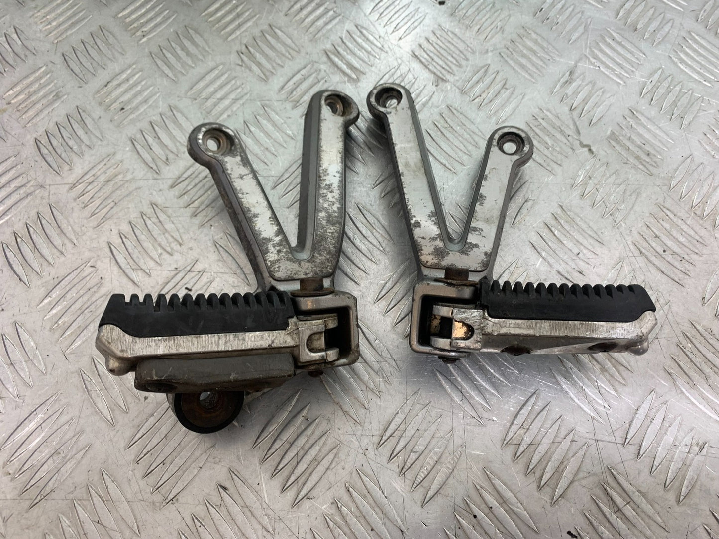 SUZUKI GSF1200 GSF 1200 BANDIT REAR HANGERS    YEAR 2001-2004 (CMB1188)