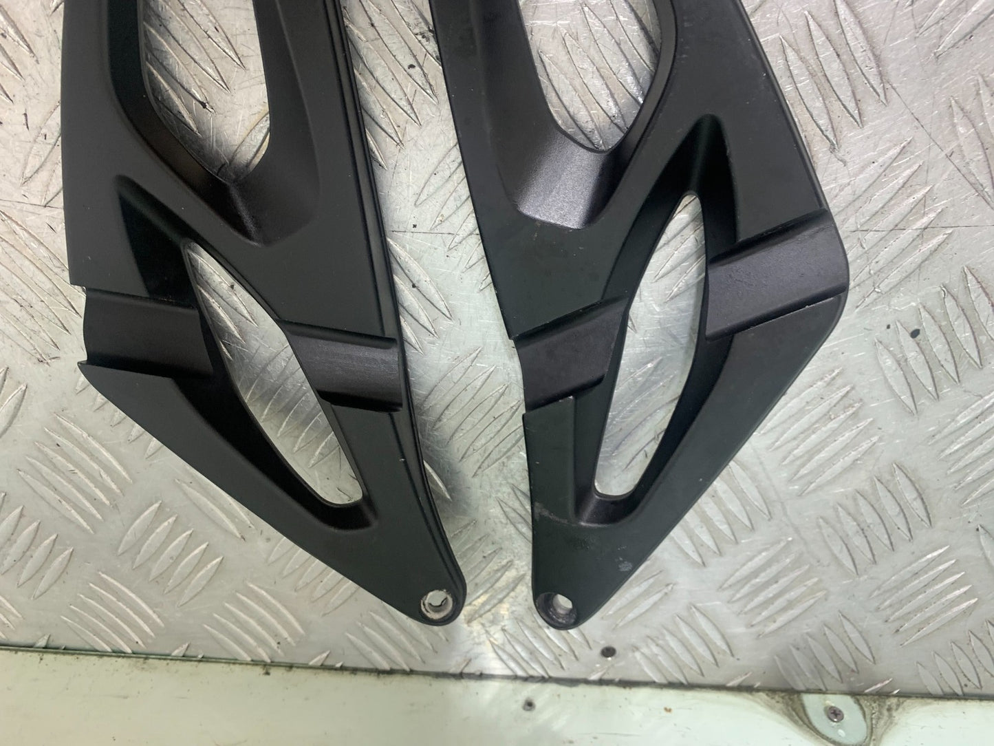 BMW K1300 S K 1300 S REAR HANGERS AND PEGS YEAR 2009-16 (CMB1216)