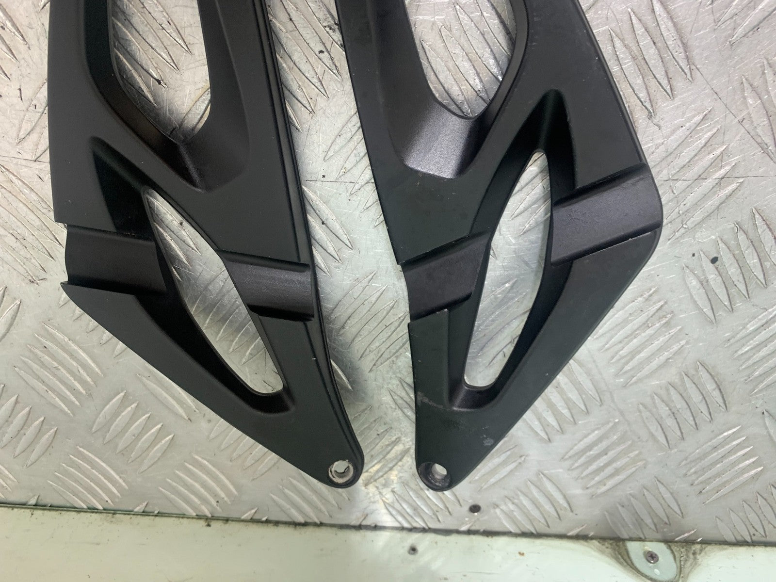 BMW K1300 S K 1300 S REAR HANGERS AND PEGS YEAR 2009-16 (CMB1216)