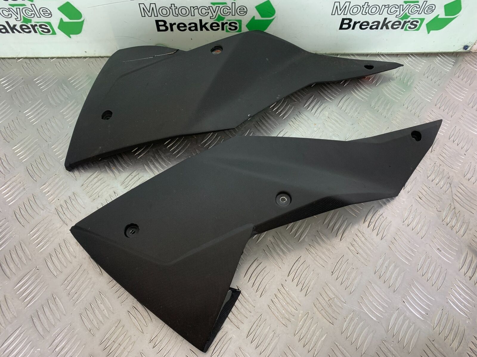 KTM 990 SUPERMOTO T LOWER TANK PANELS   YEAR 2010-2011  (CMB1032)