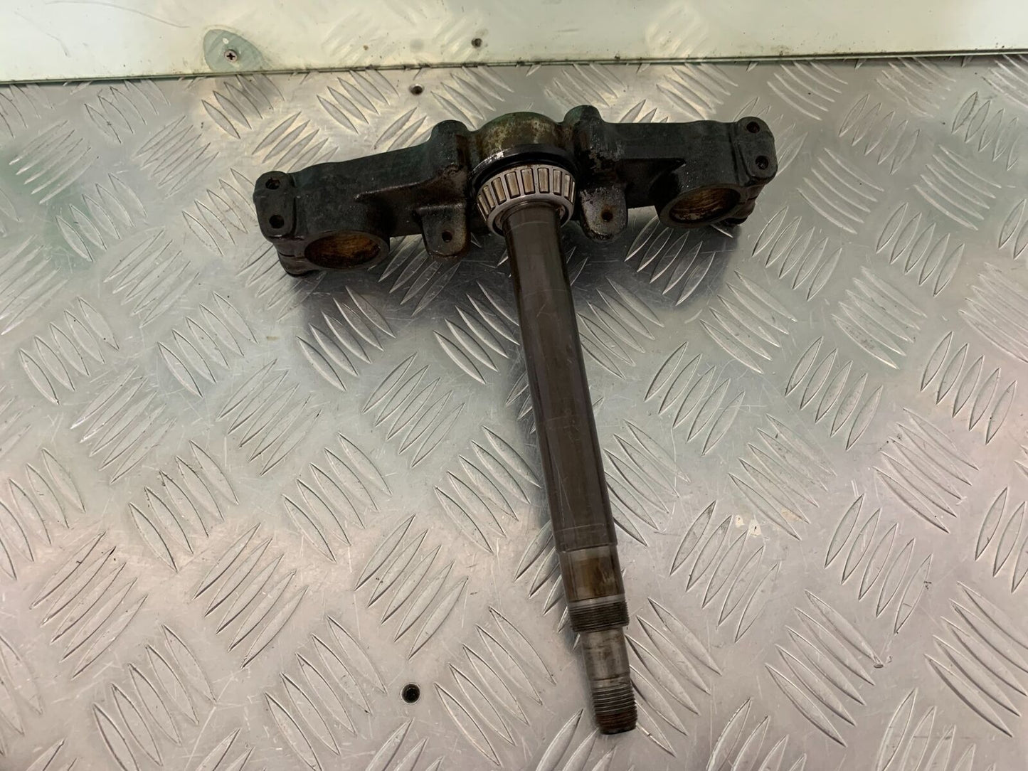 KAWASAKI KLR250 KLR 250 BOTTOM YOKE YEAR 1984-2001 (STOCK 980)