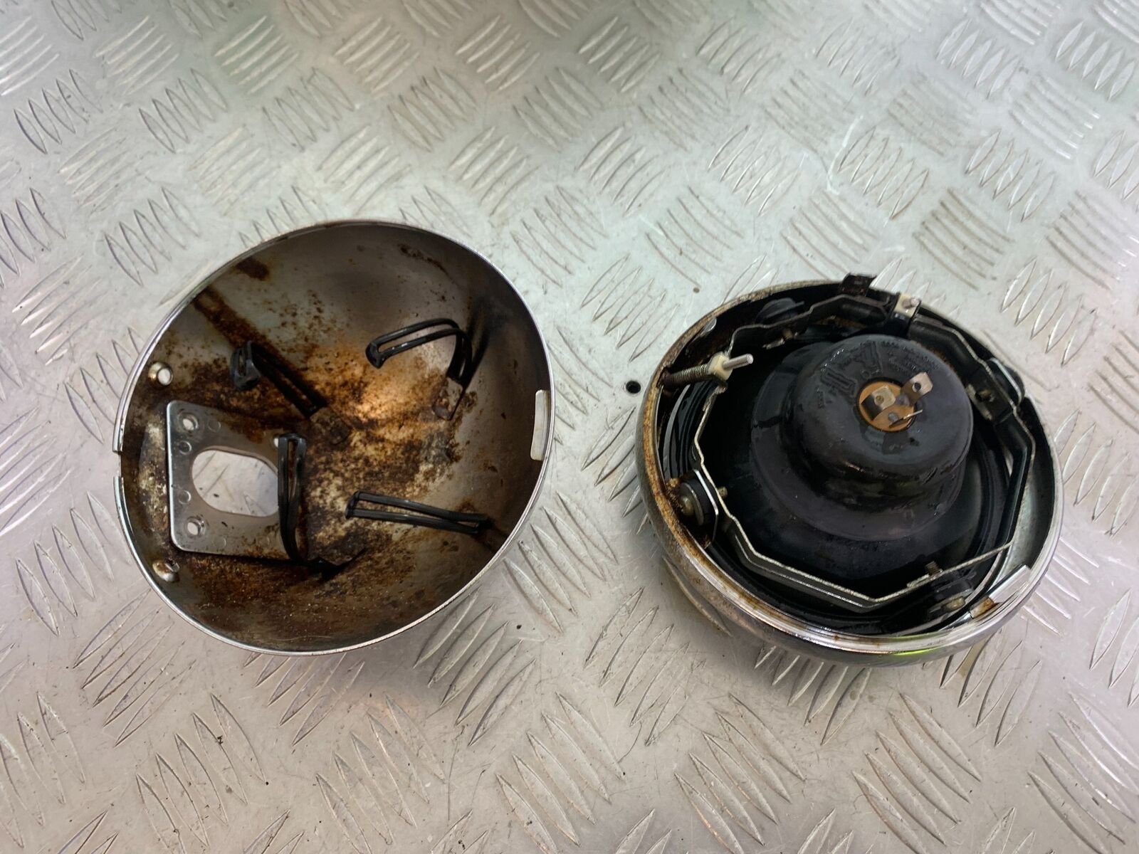 SUZUKI VS1400 VS 1400 INTRUDER HEADLIGHT YEAR 1988 (CMB1077)