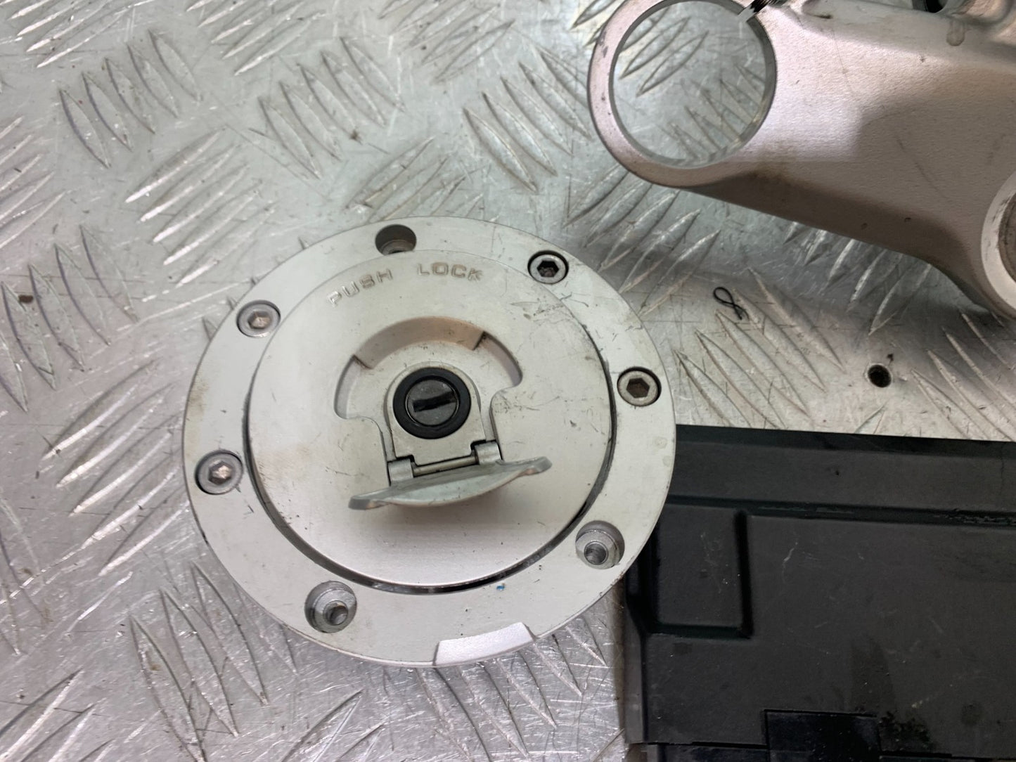 HONDA VFR800 VFR 800 V-TEC ECU LOCKS KEY  YEAR 2002 -09 (CMB1296)