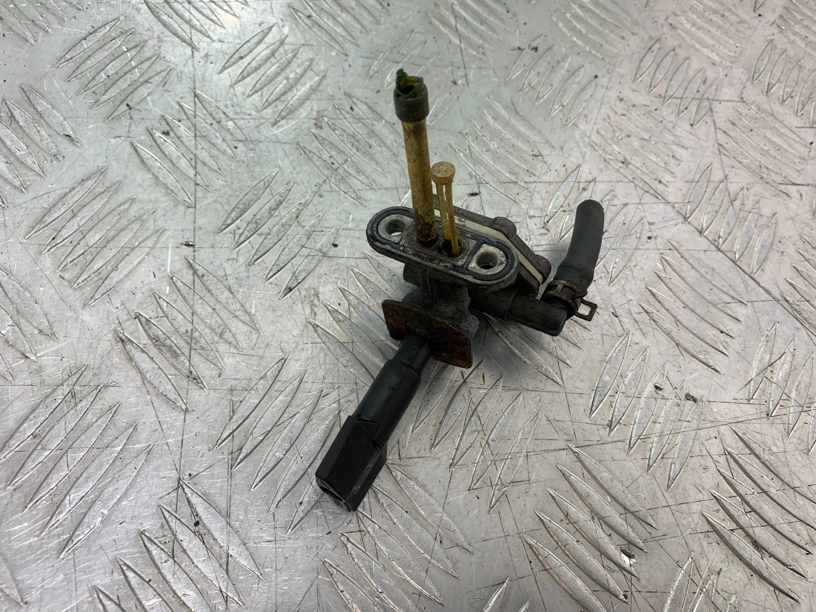 SUZUKI GSF600 GSF 600 BANDIT PETROL TAP   2000-2004 (CMB1269)