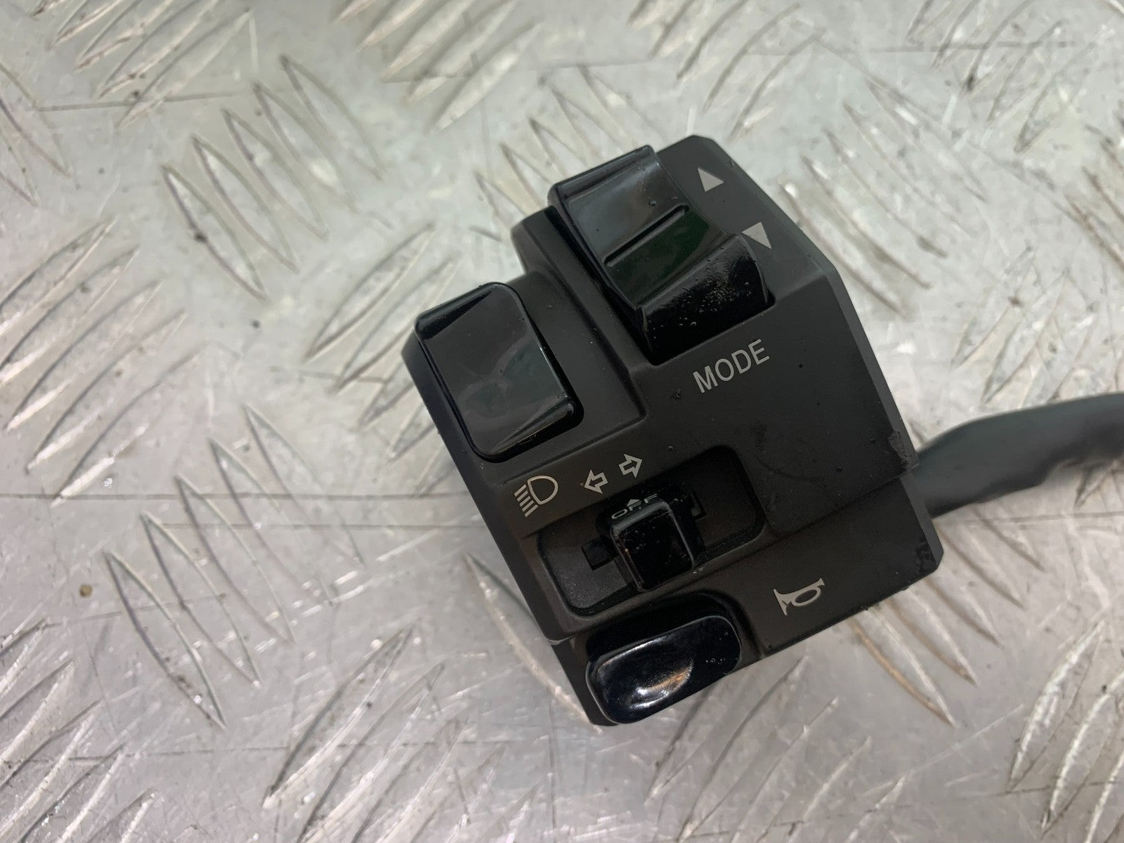 DUCATI 1198 S LEFT SWITCH GEAR   YEAR 2009-2011 (CMB1219)