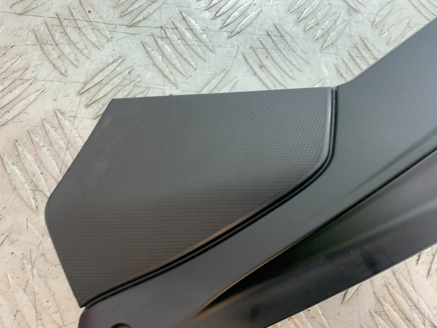 APRILIA RSV4 FACTORY RIGHT AIR TUBE COVER  YEAR 2009-2012 (CMB1224)