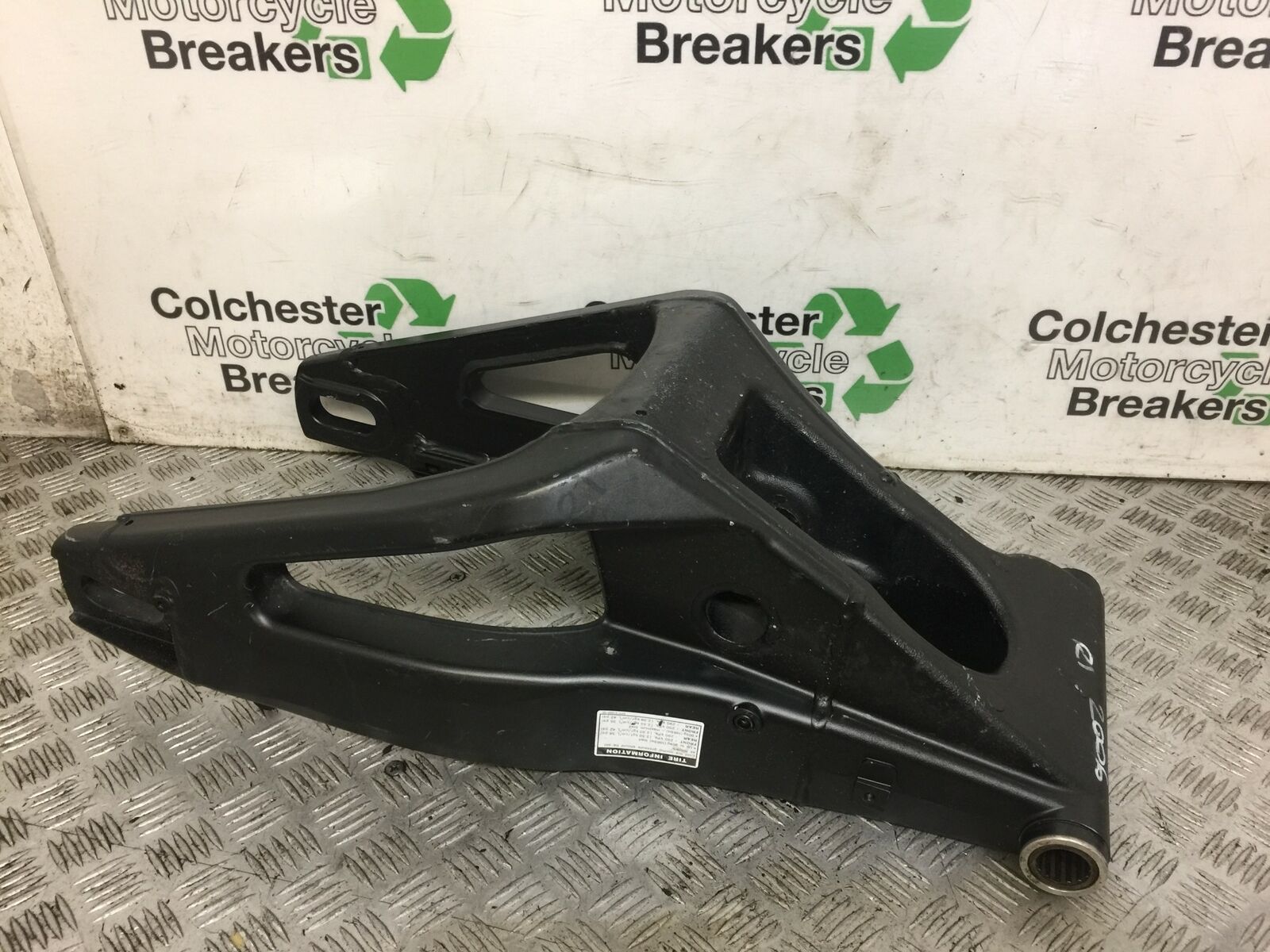 YAMAHA YZF R1 SWINGARM   YEAR 2004-2006