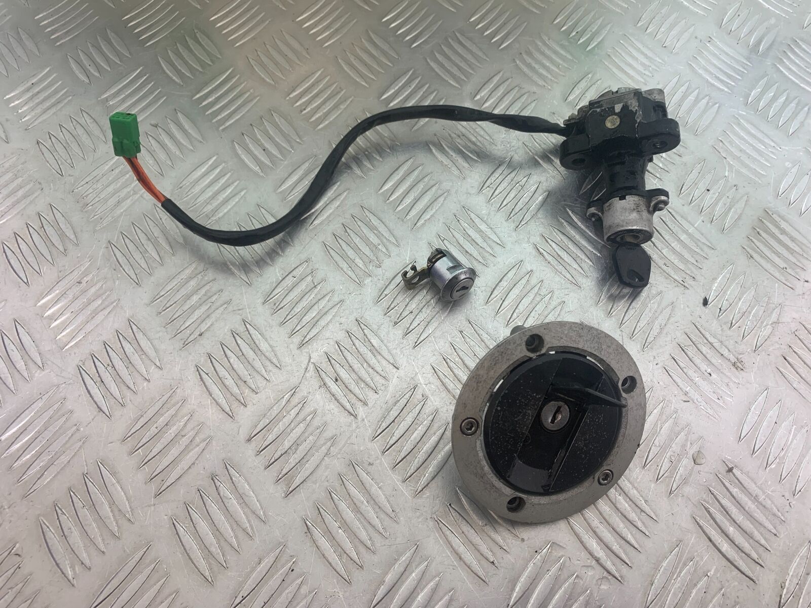 SUZUKI SV1000 SV 1000 K4 LOCKS AND KEY   YEAR 2003-2007 (CMB1042)
