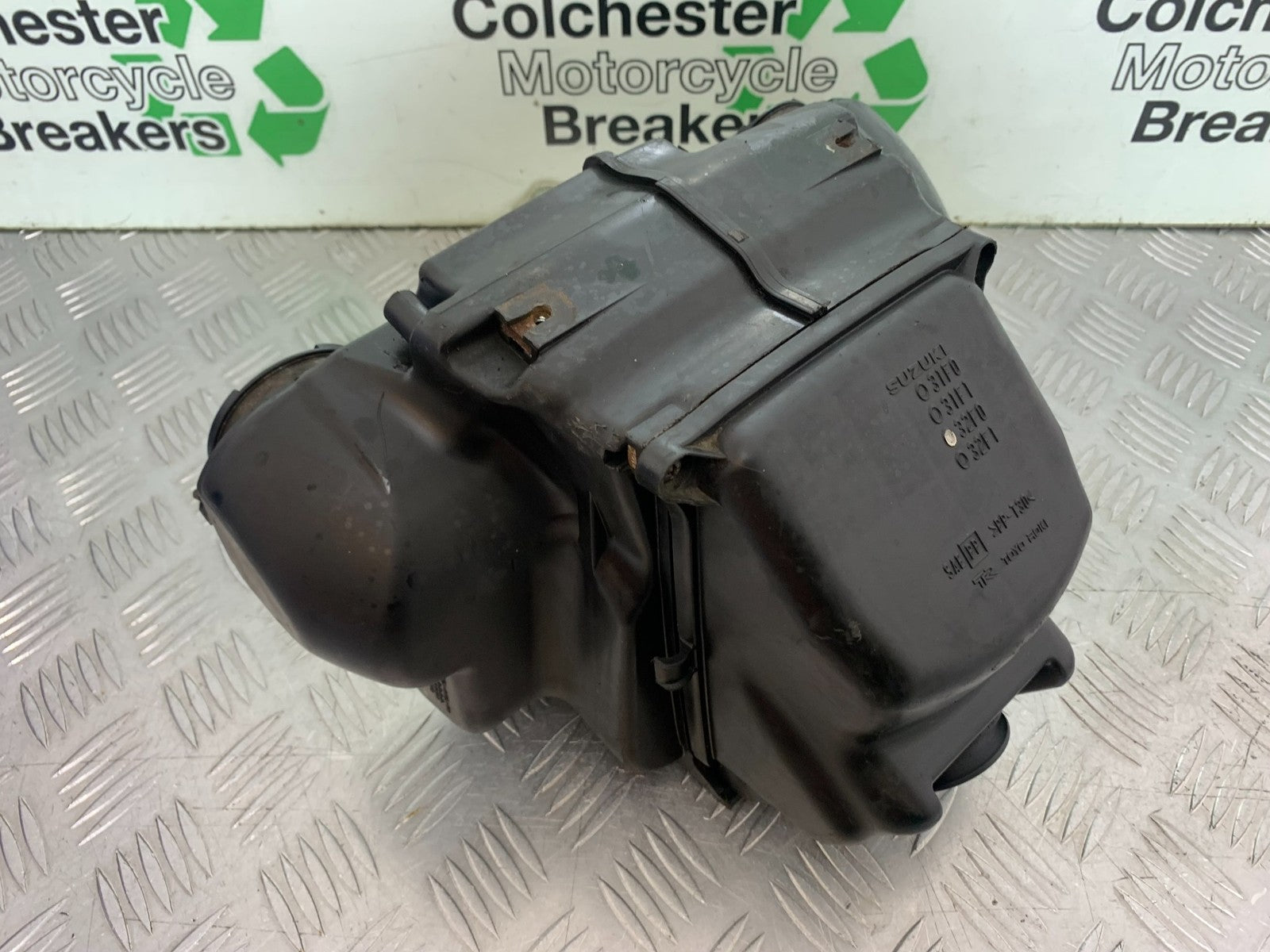 SUZUKI GSF1200 GSF 1200 BANDIT AIR BOX  YEAR 2001-2004 (CMB1188)