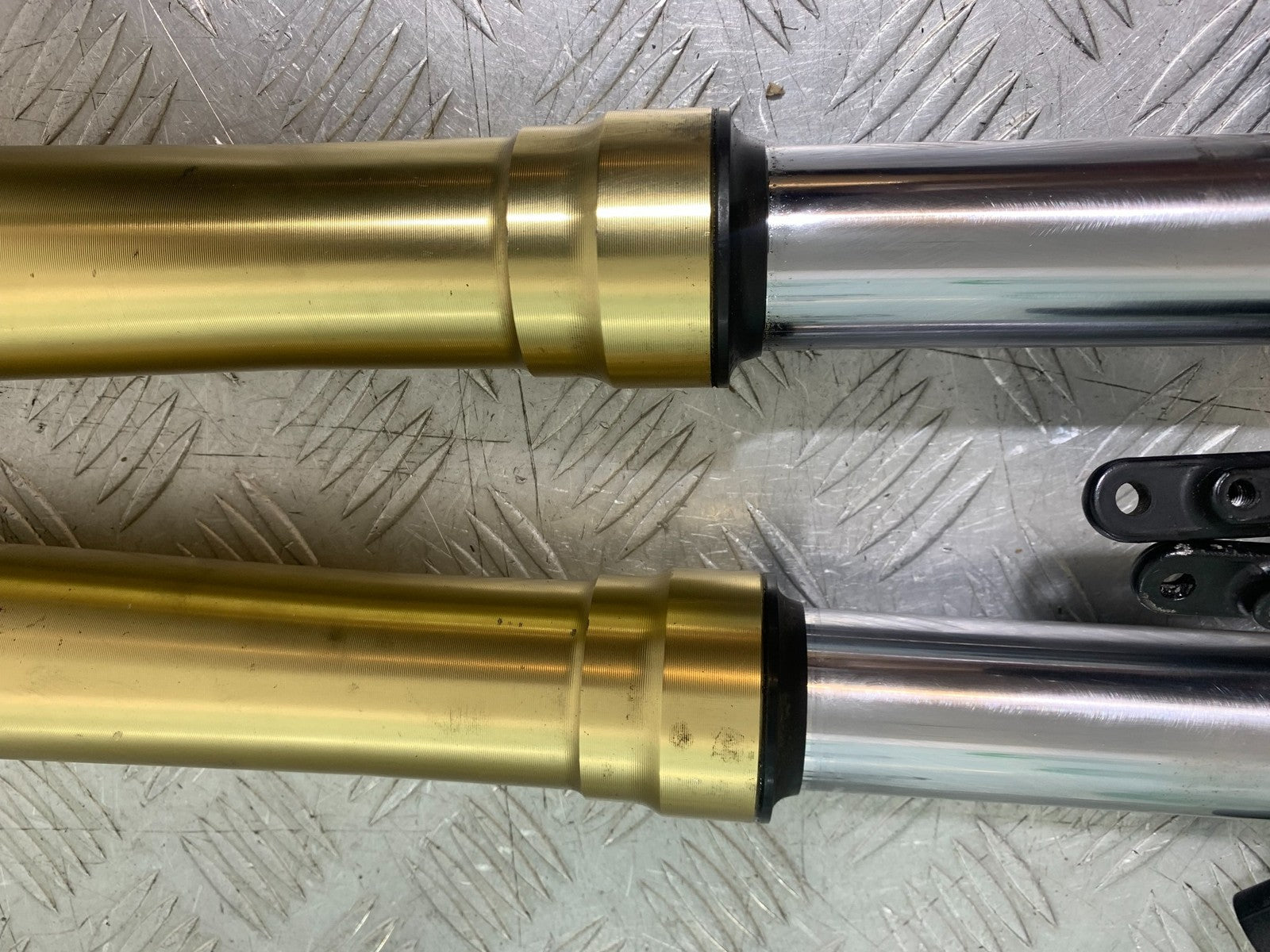 TRIUMPH 1050 SPEED TRIPLE FORKS YEAR 2005-2007 (CMB1322)