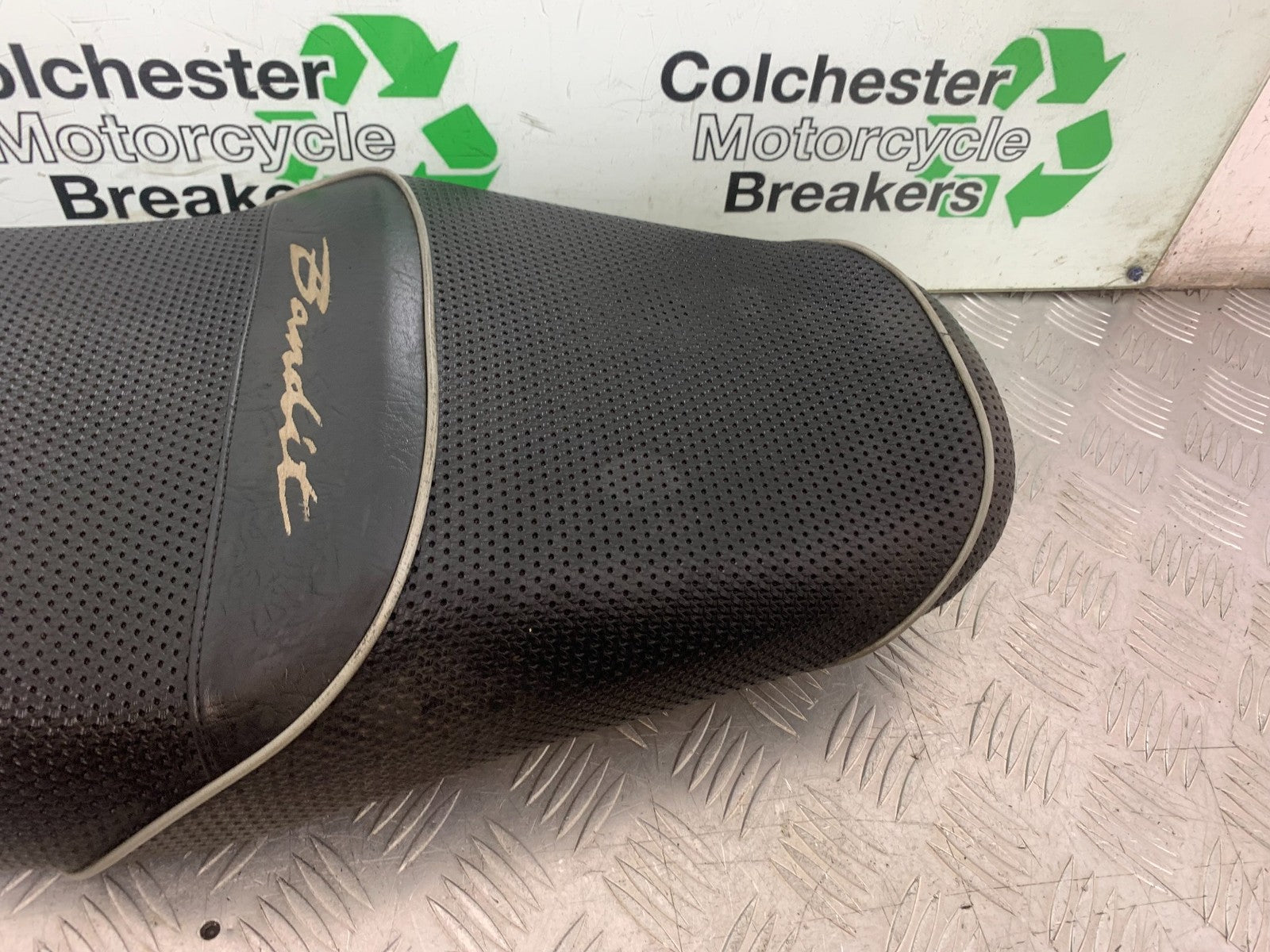 SUZUKI GSF600 GSF 600 BANDIT SEAT 2000-2004 (CMB1269)