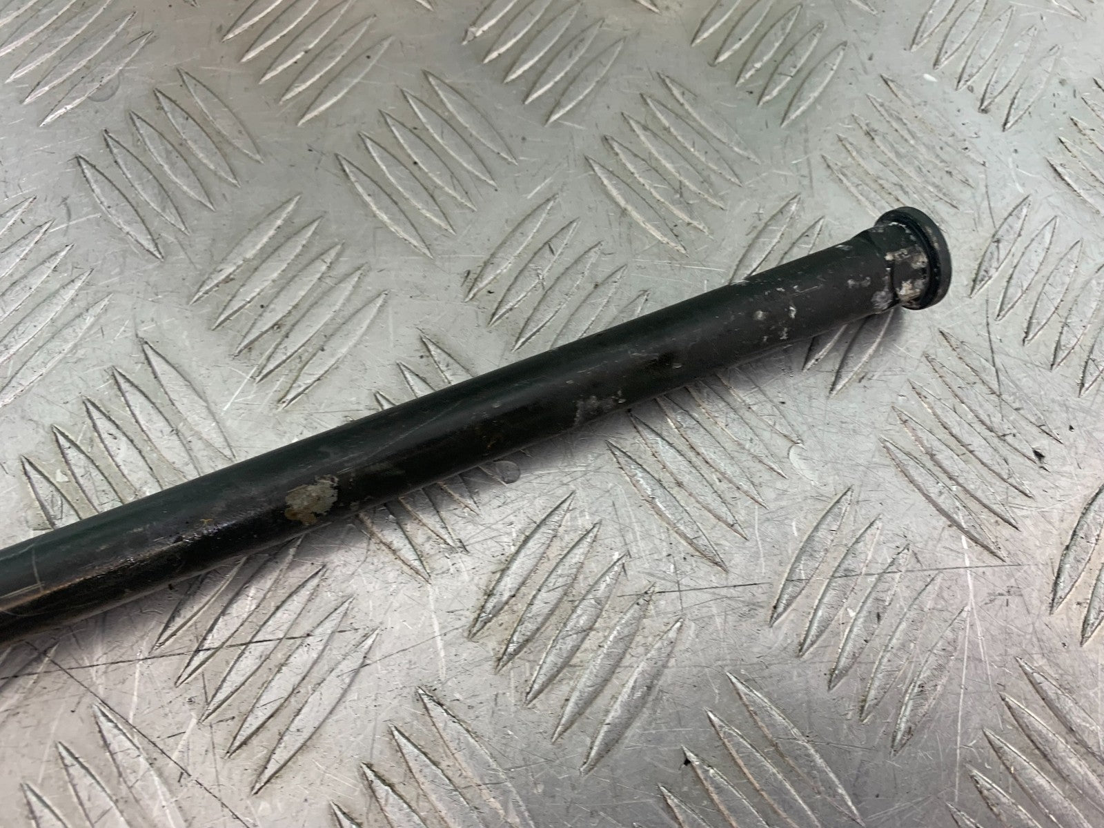APRILIA RSV1000 R FACTORY MILLE SWINGARM SPINDLE  2004-09 (CMB1203)