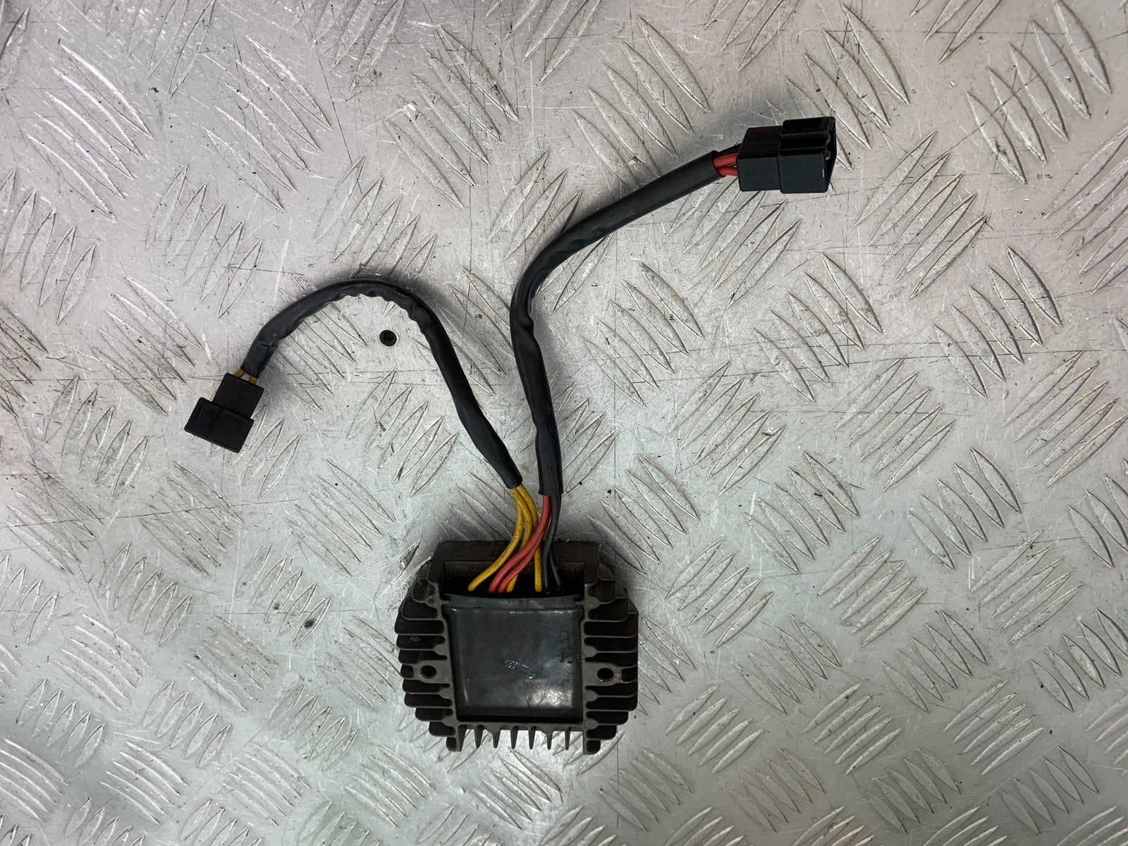 TRIUMPH 1050 SPRINT ST REGULATOR 2003-2011 (CMB1285)
