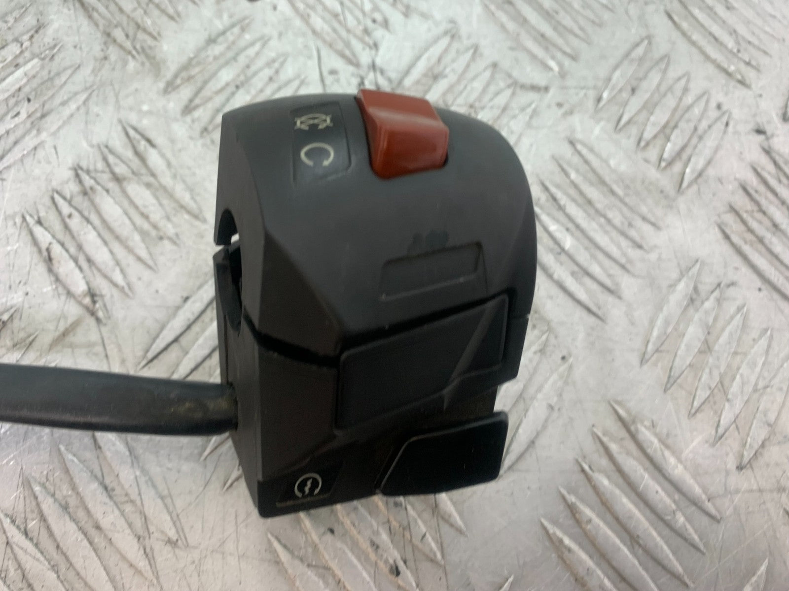 KTM DUKE 125 RIGHT SWITCH GEAR  YEAR 2012-2016 (CMB1317)