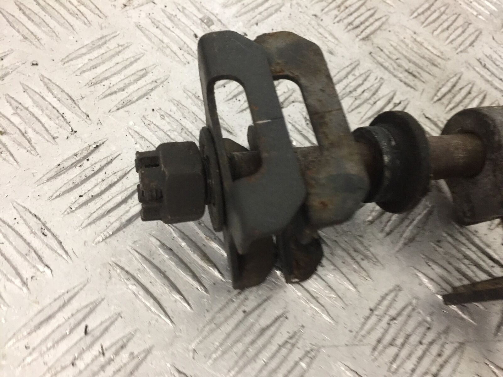 KAWASAKI NINJA 250 R EX250 REAR WHEEL SPINDLE  YEAR 2008  (STOCK 879)