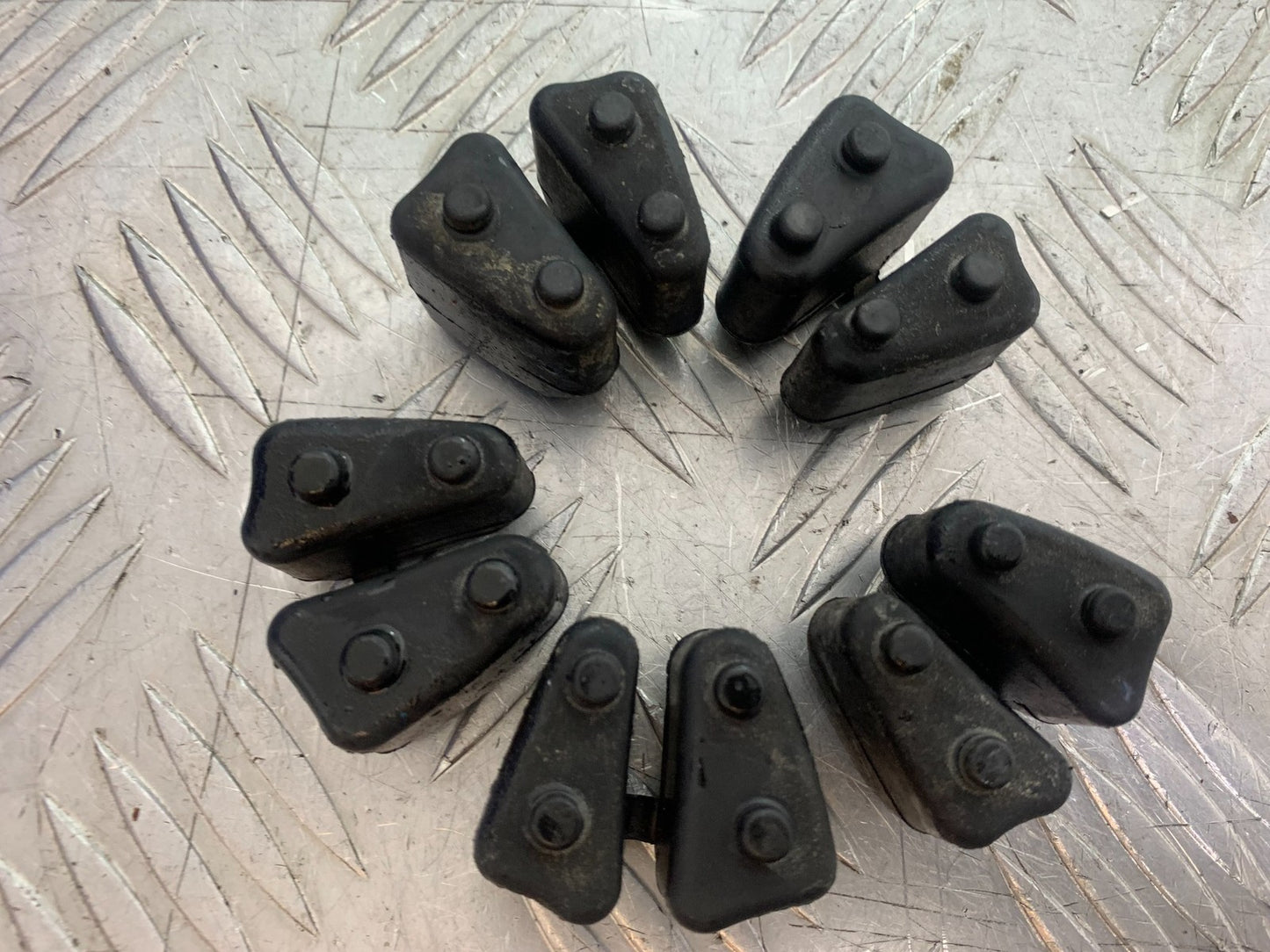 HONDA CBR1000 rr FIREBLADE CUSH DRIVE RUBBERS  YEAR 2012-2016 (CMB1198)